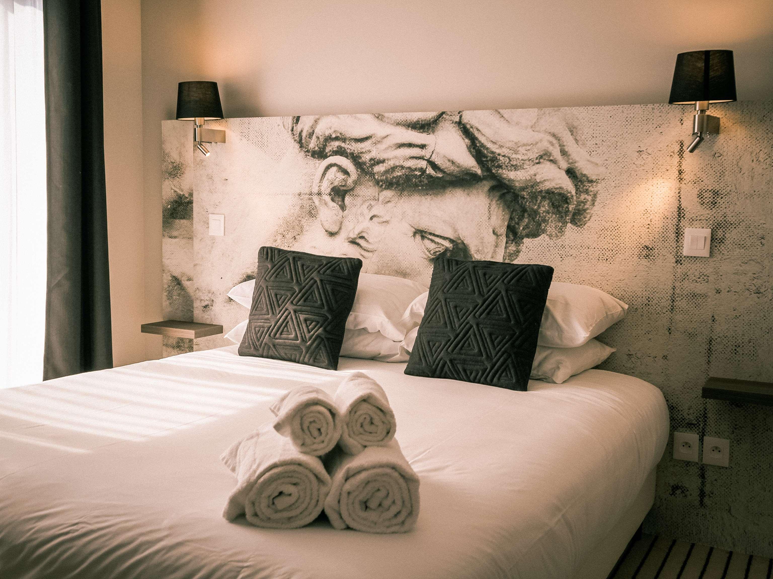 Double Classic Queen Bed