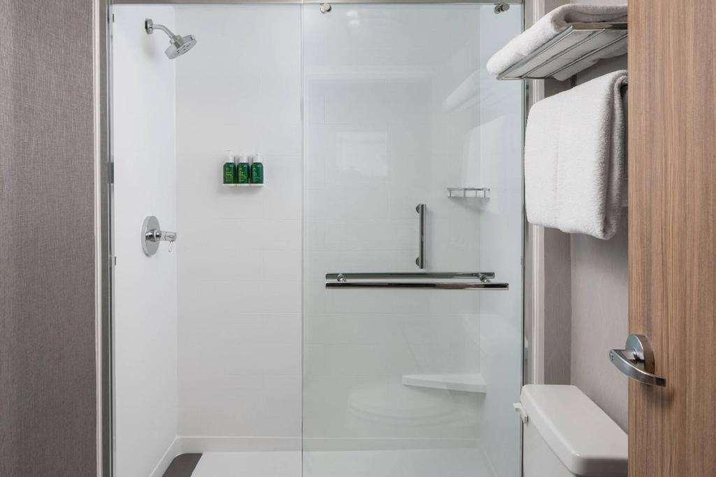 Double Deluxe King Bed