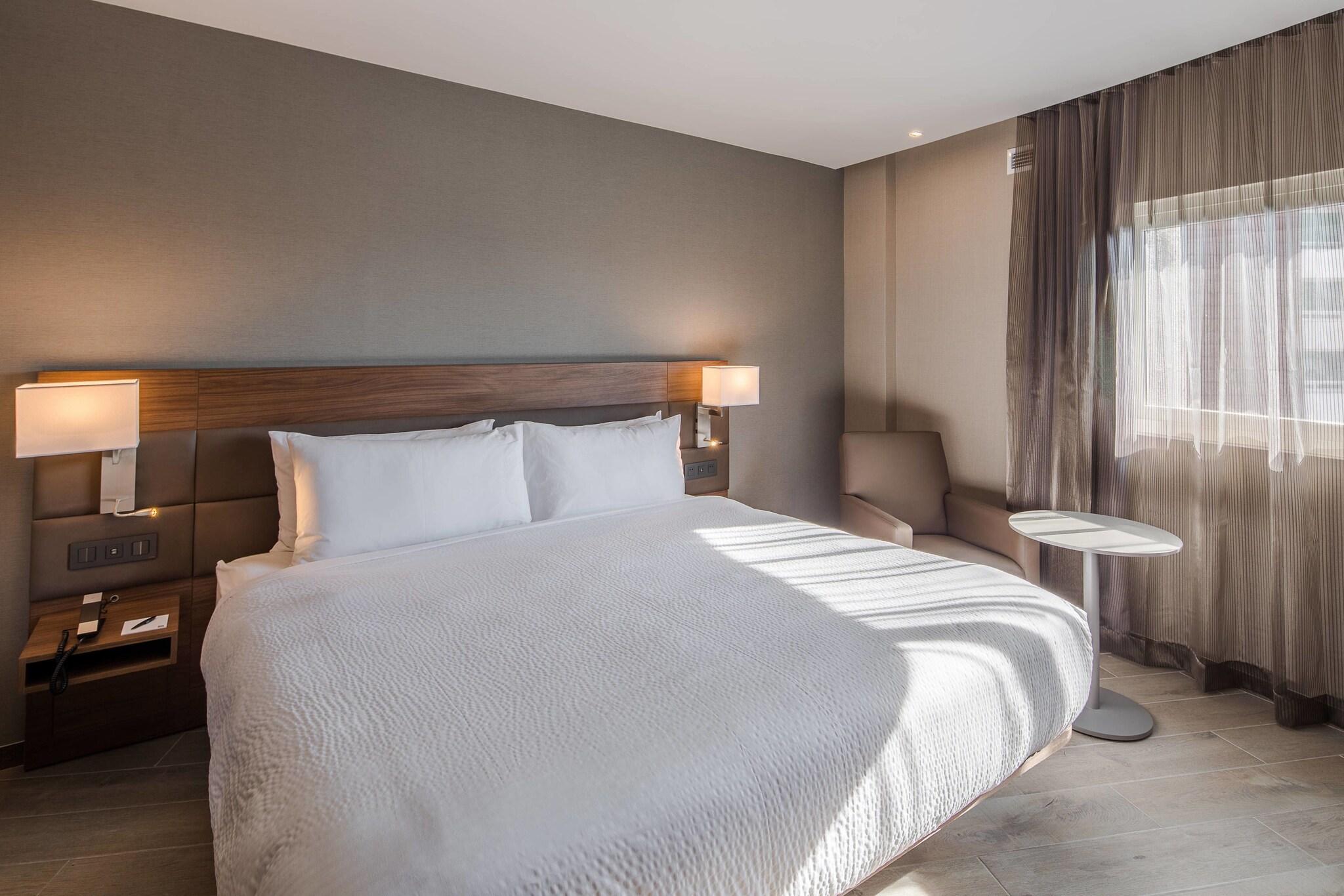 Double City View King Bed