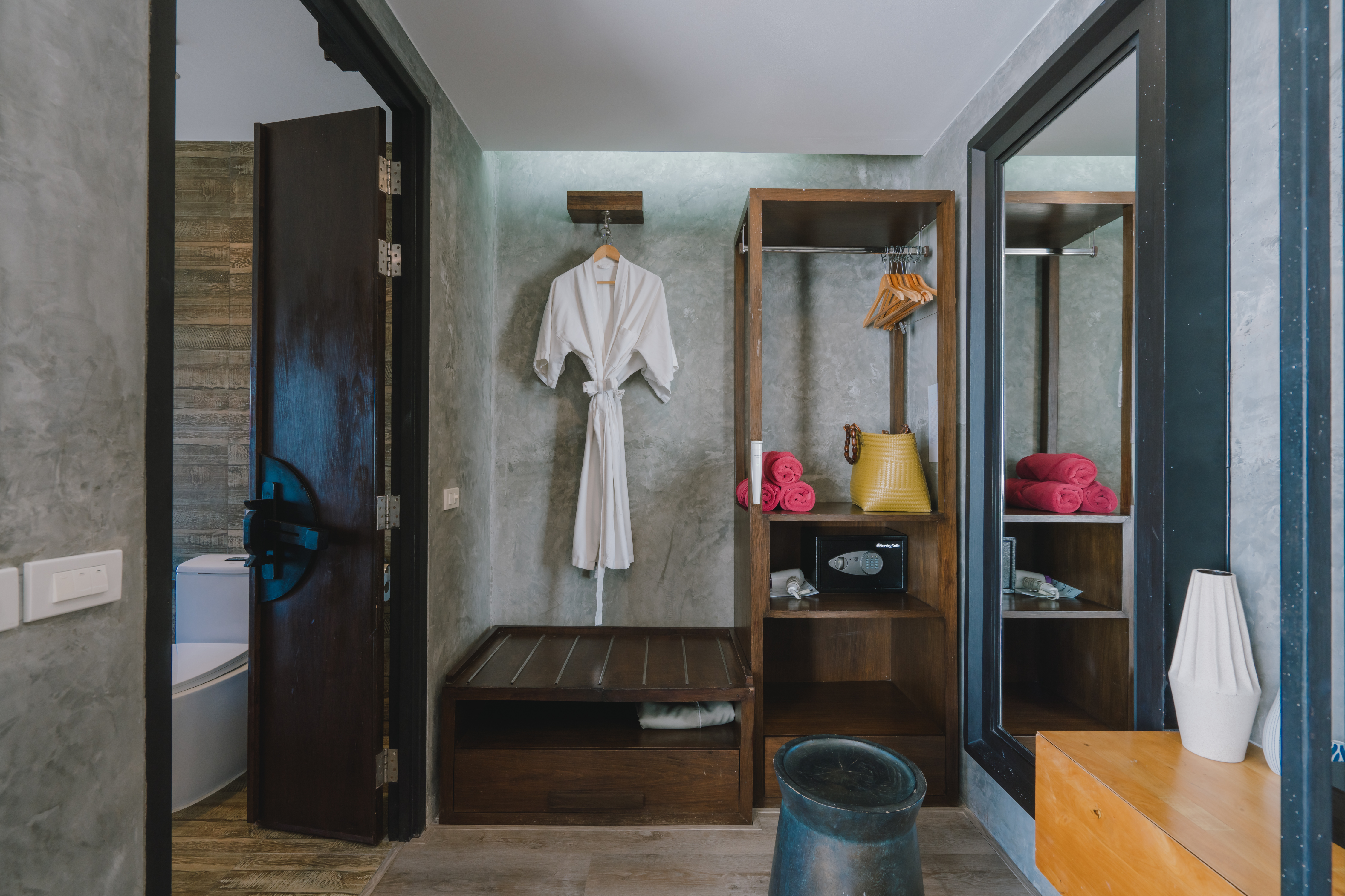 Triple Deluxe with Jacuzzi