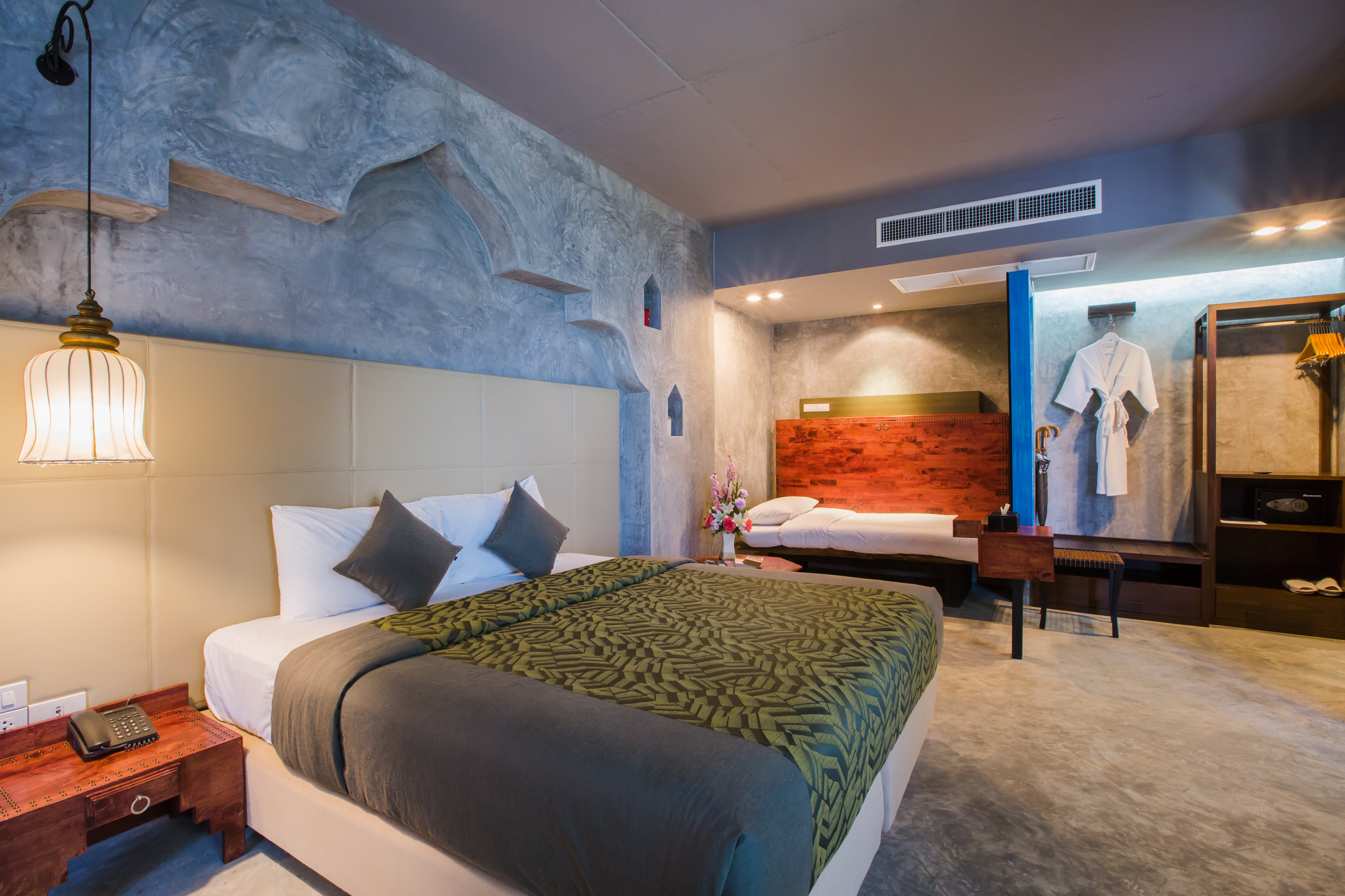 Triple Deluxe with Jacuzzi