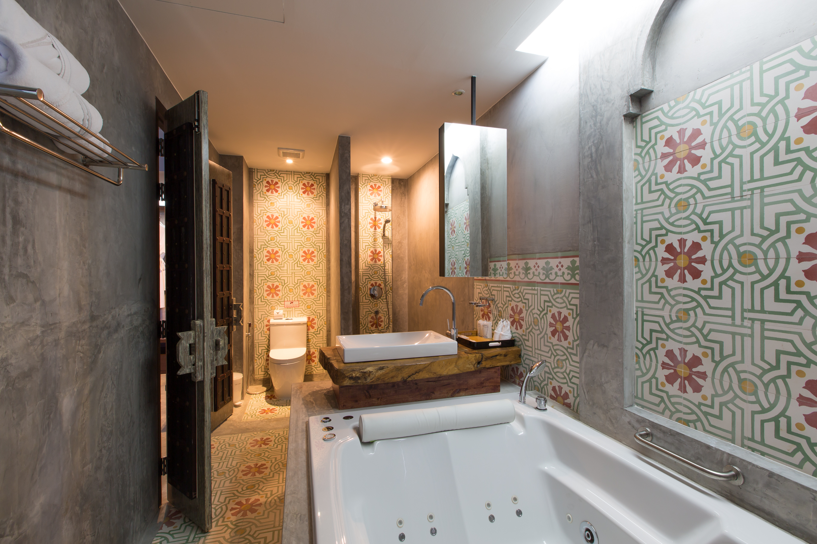 Triple Deluxe with Jacuzzi