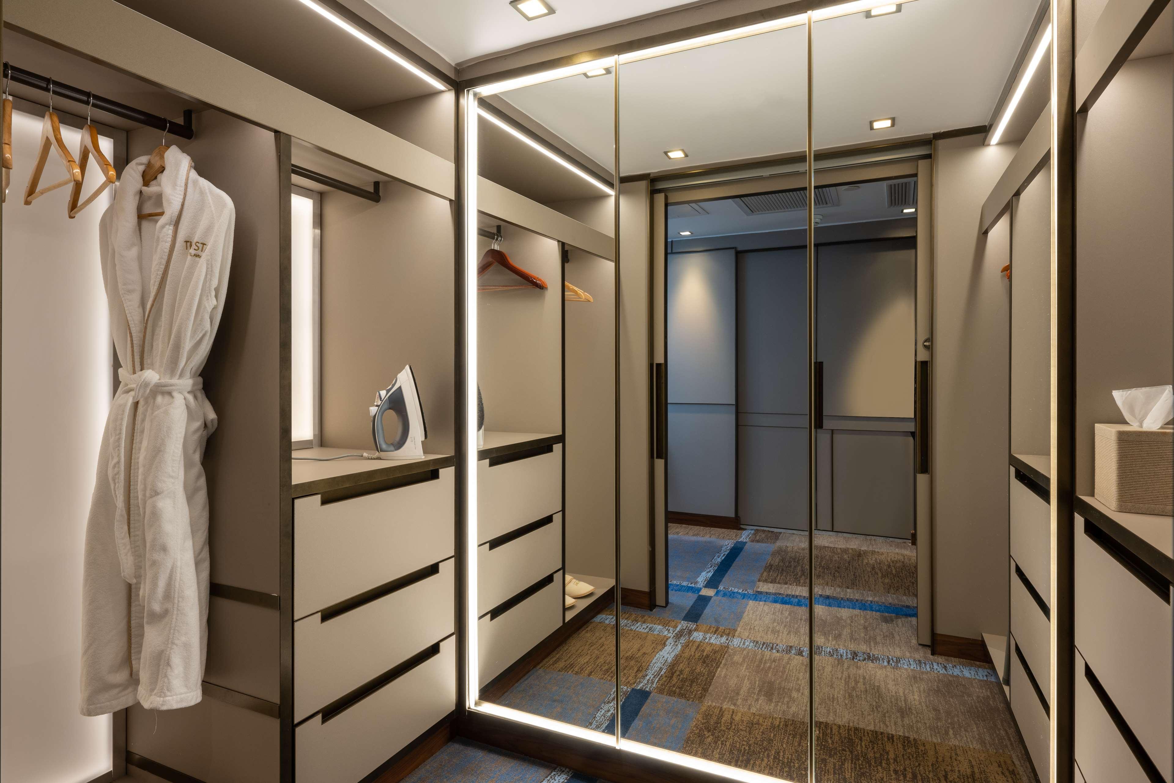 Studio Sea View King Bed