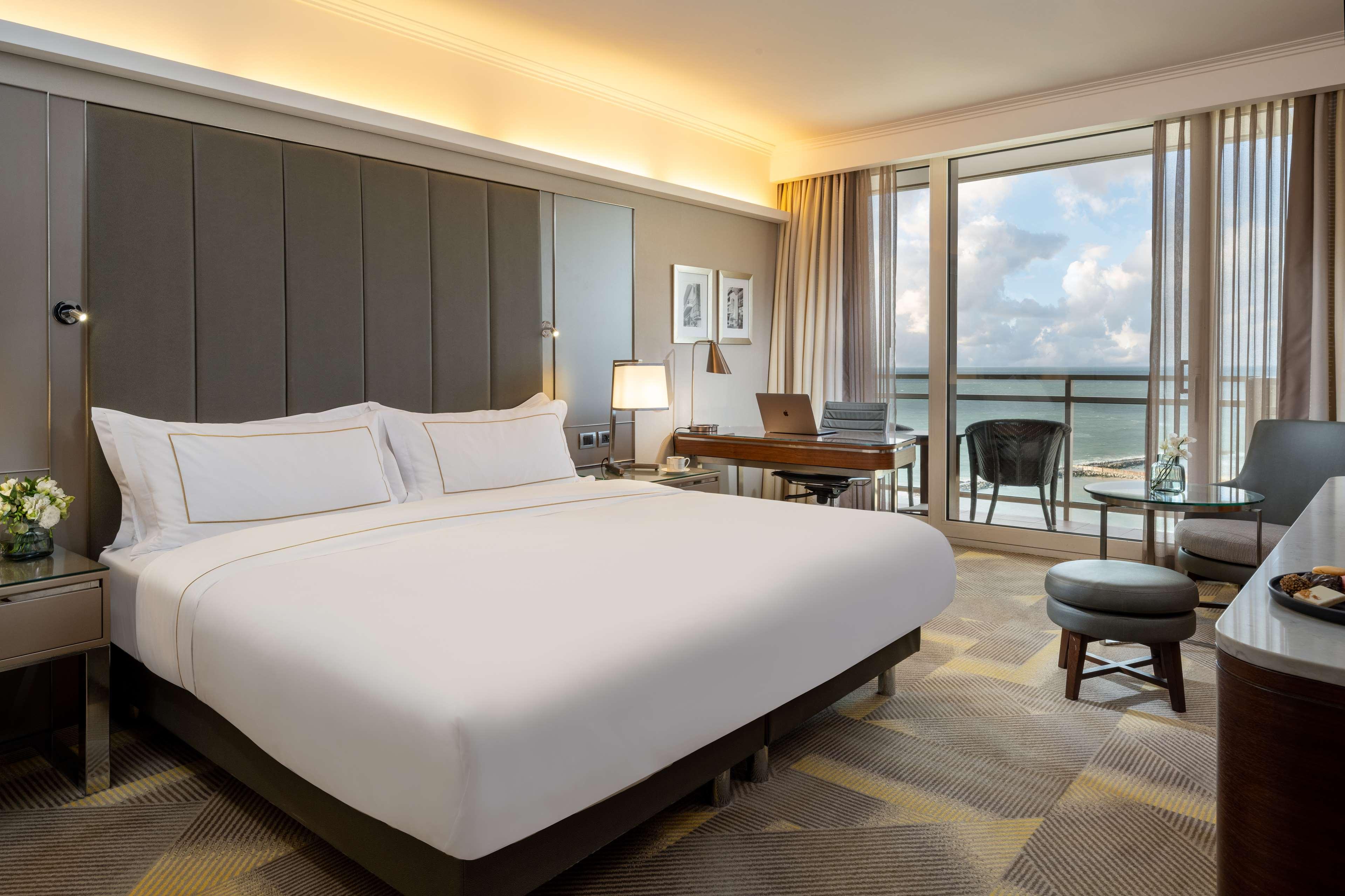 Suite Sea View King Bed