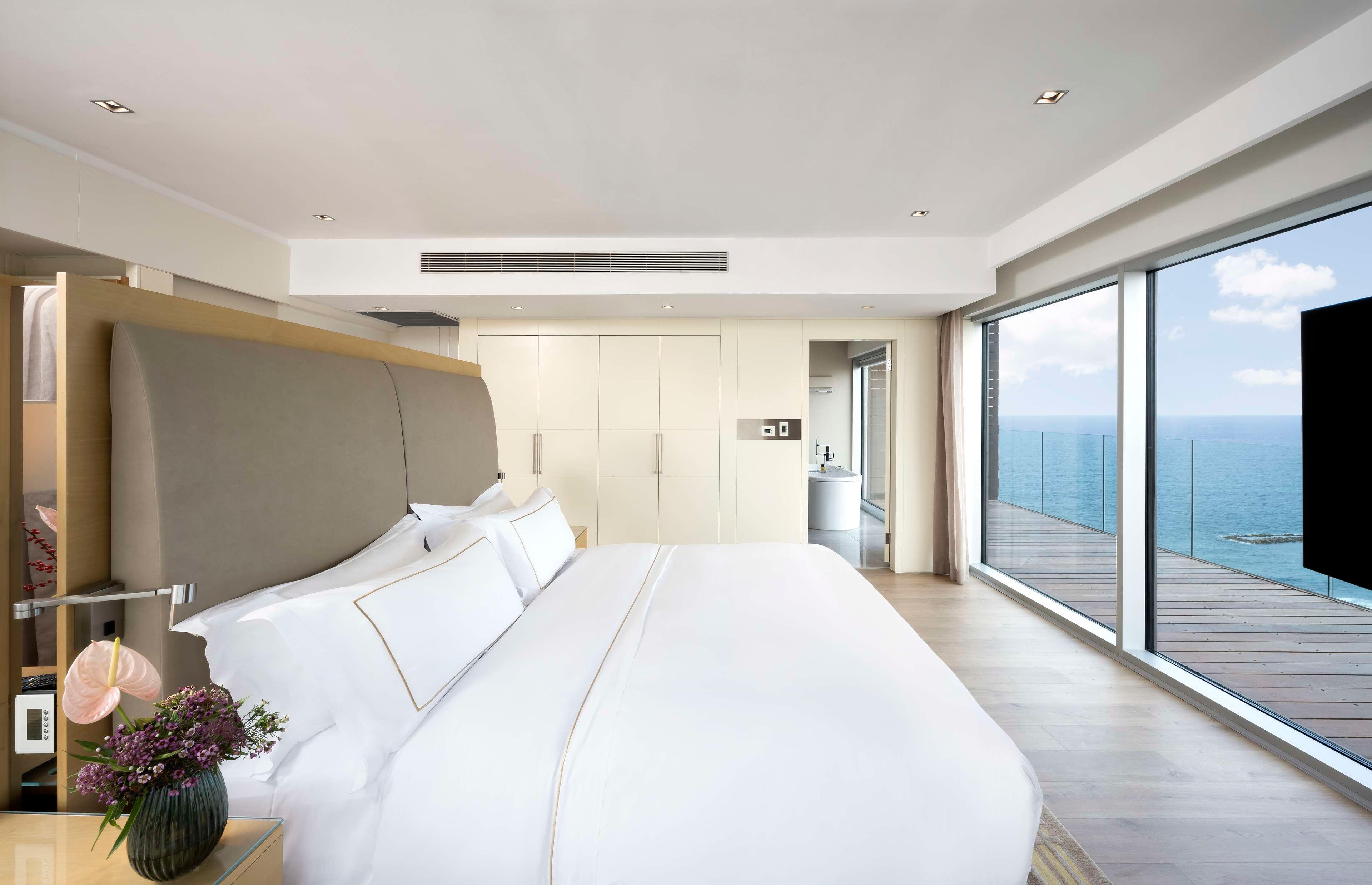 Double Sea View King Bed