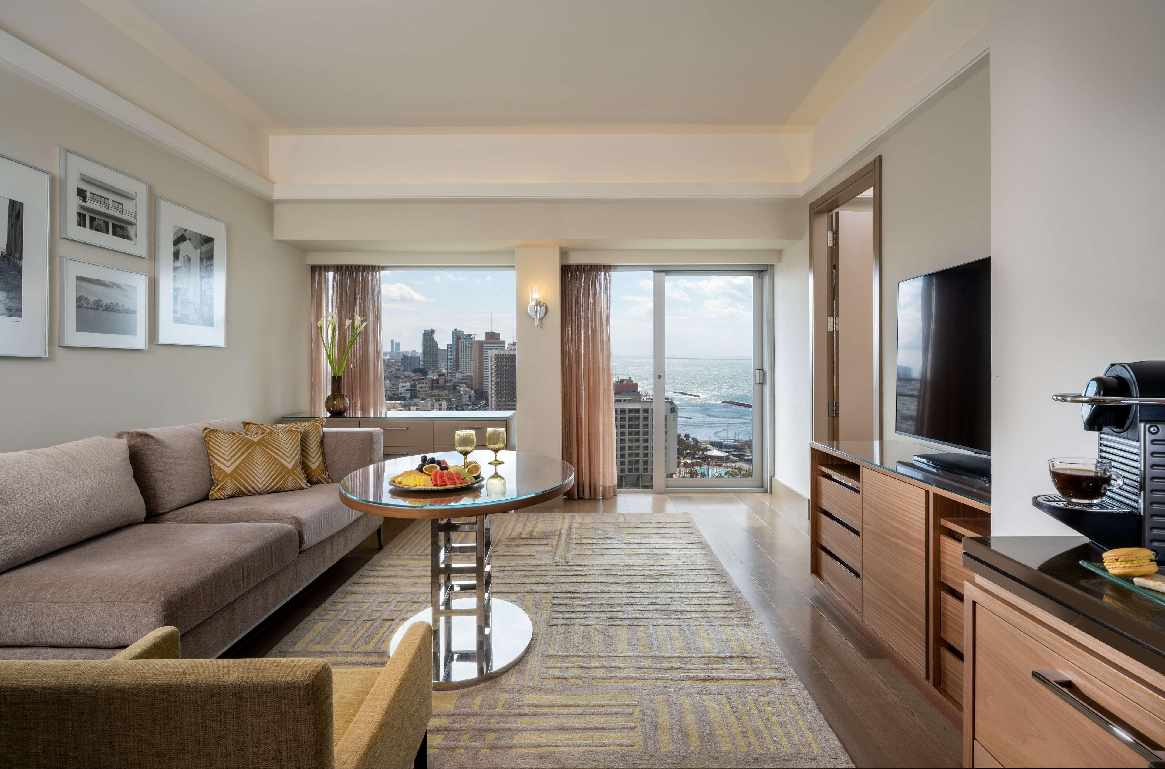 Suite Sea View King Bed