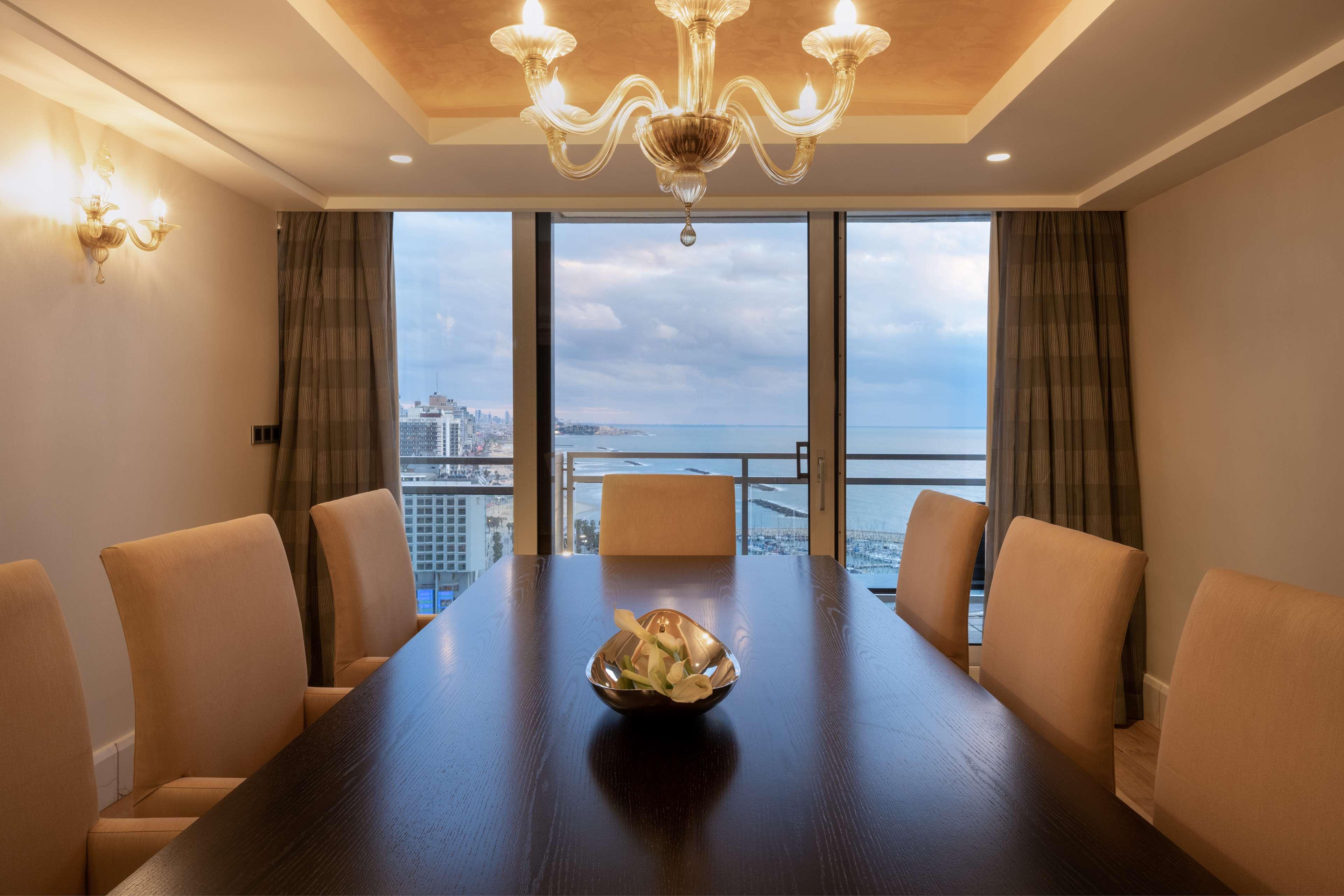 Suite Sea View King Bed