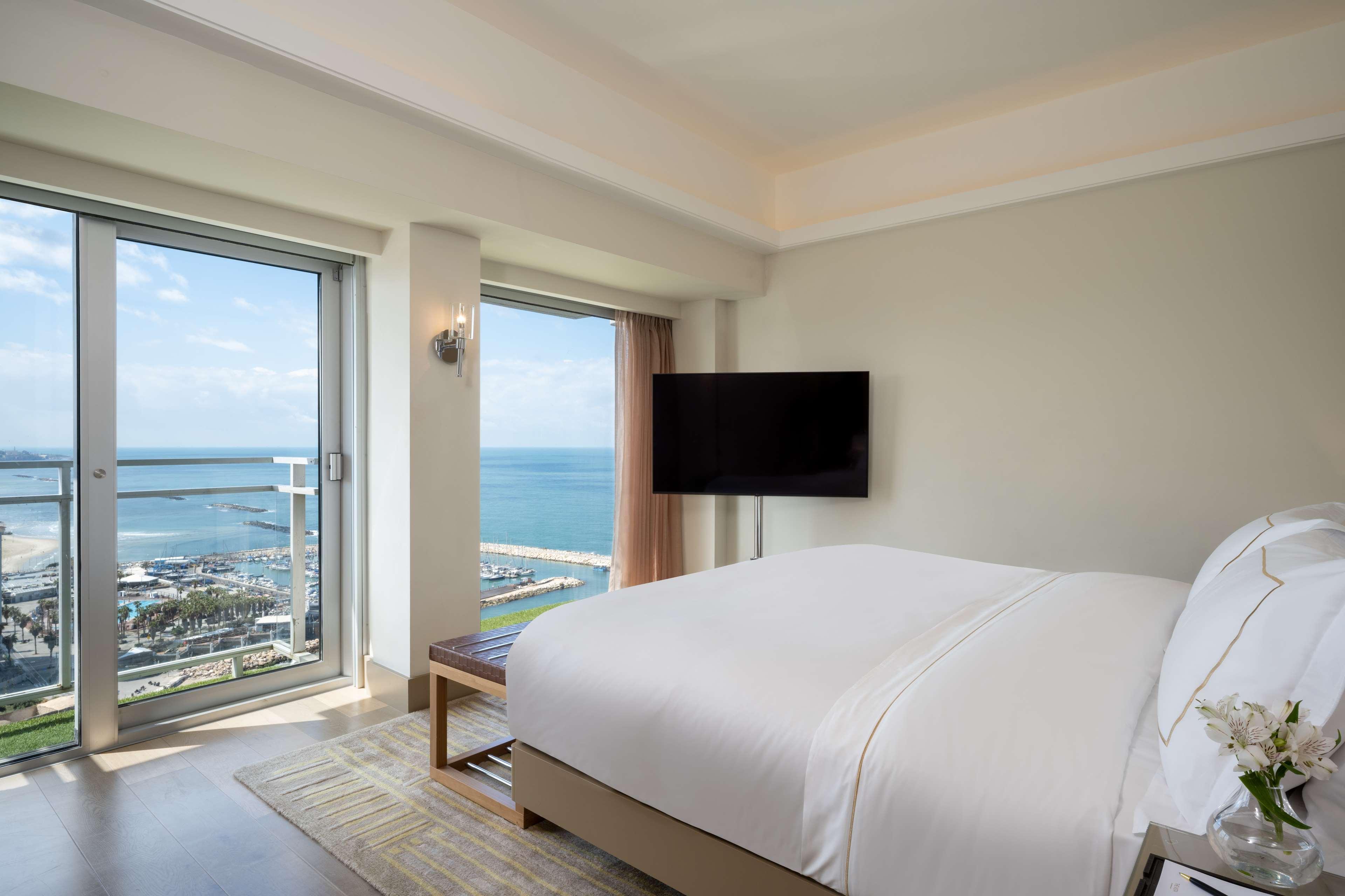 Suite Sea View King Bed