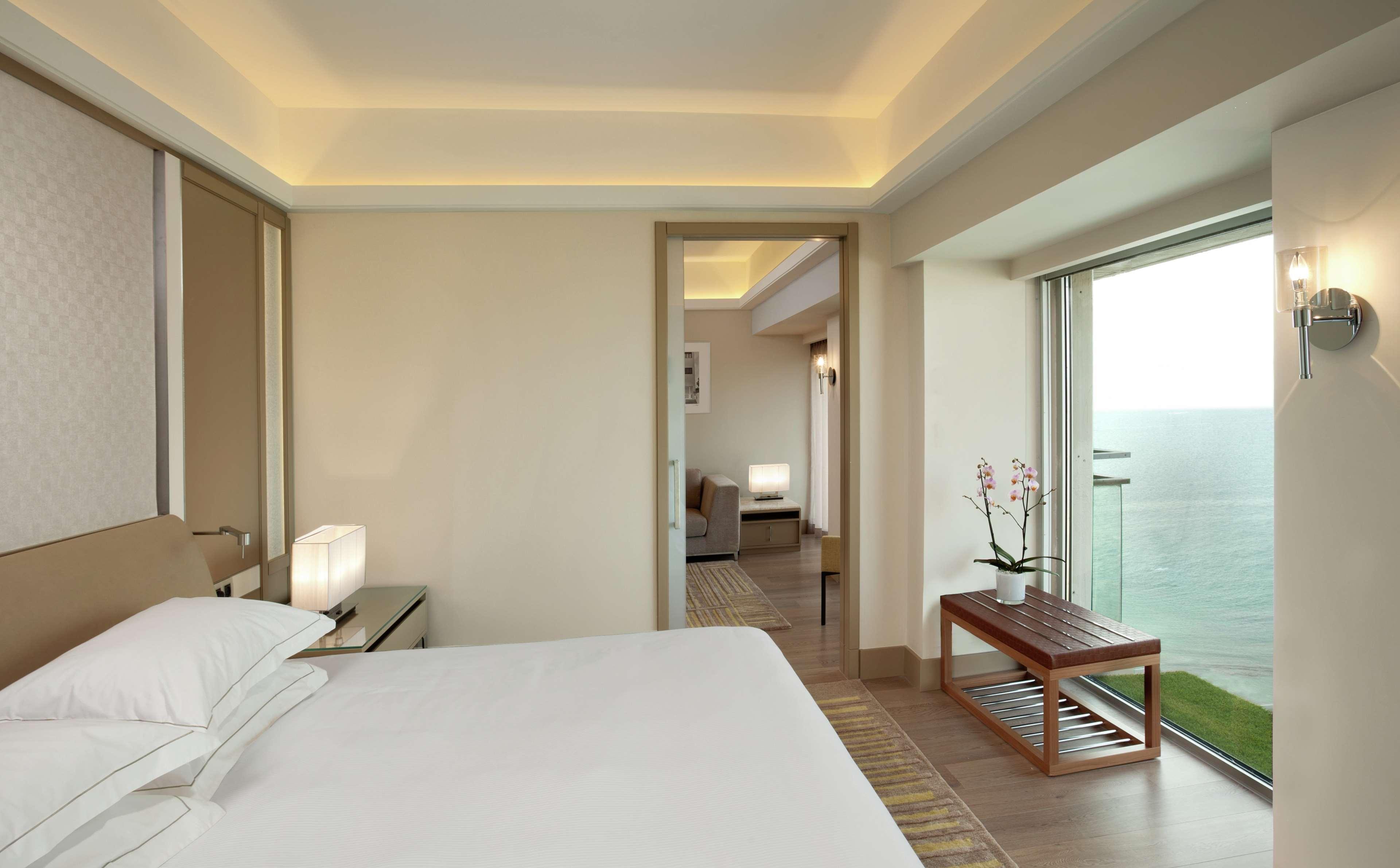 Suite Sea View King Bed