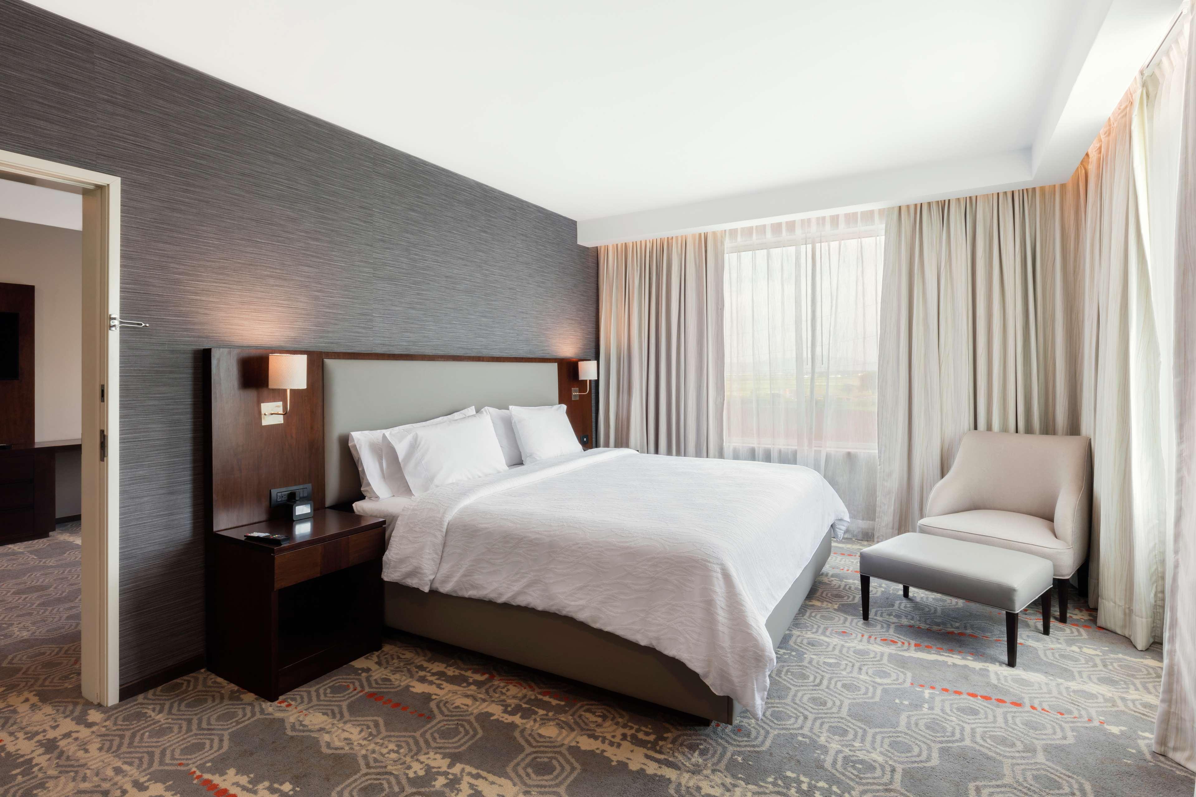 Double Deluxe King Bed