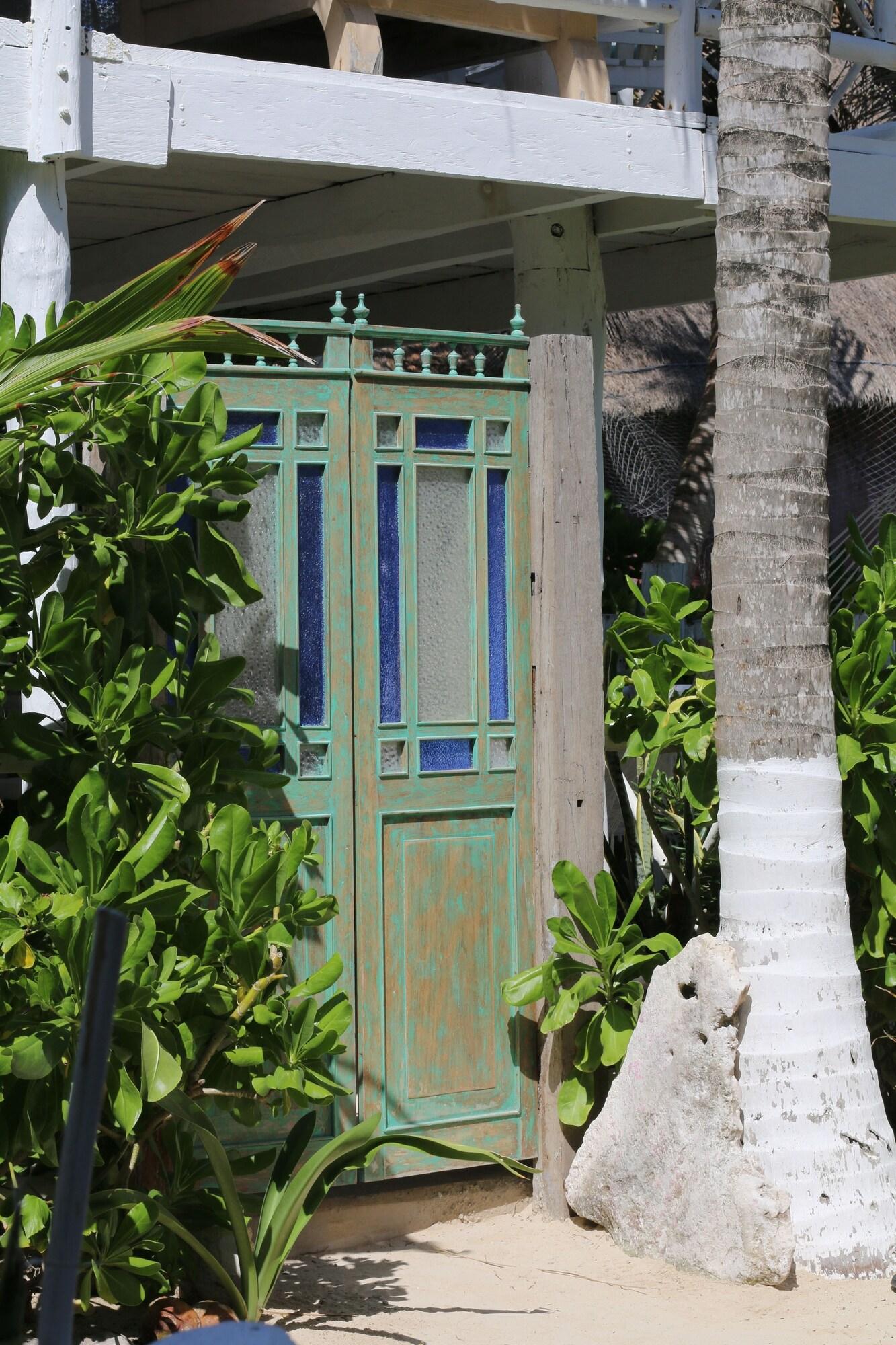 Double Pool View King Bed