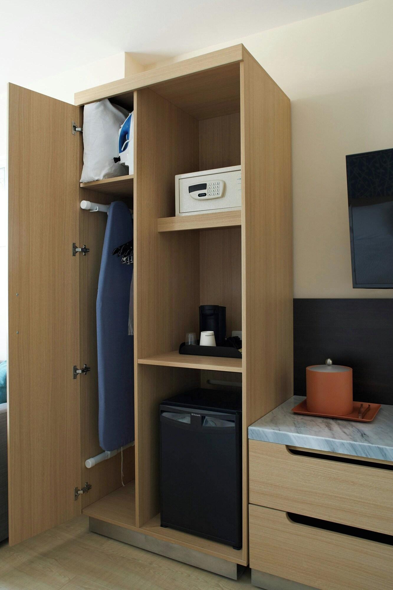 Studio Two Double Beds