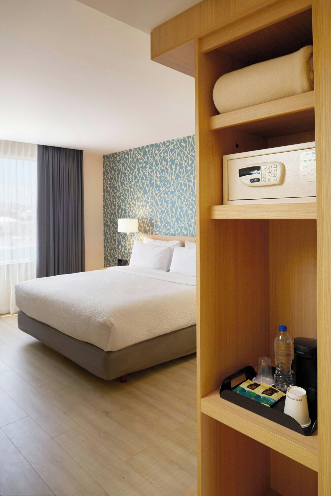 Studio King Size Bed