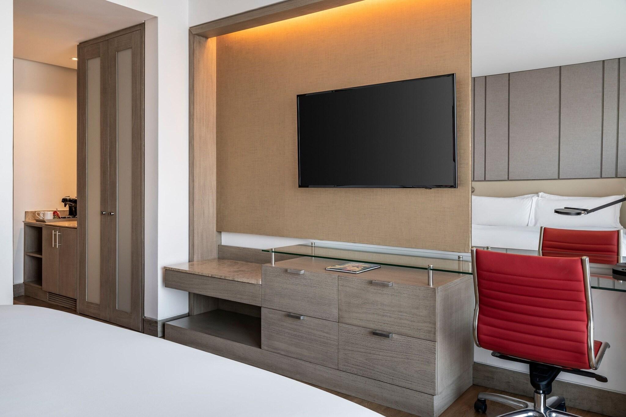 Double Deluxe King Bed