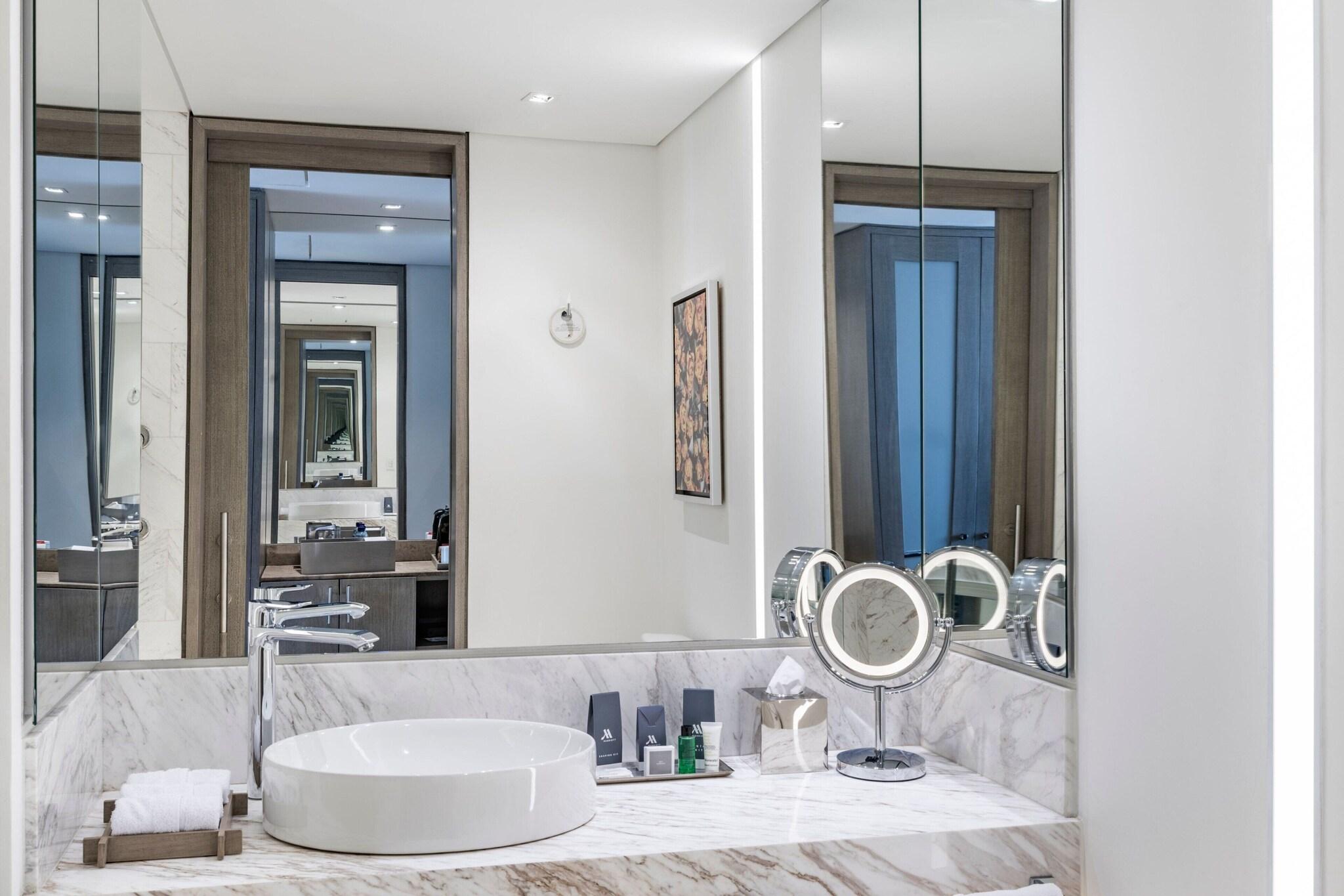 Double Deluxe King Bed