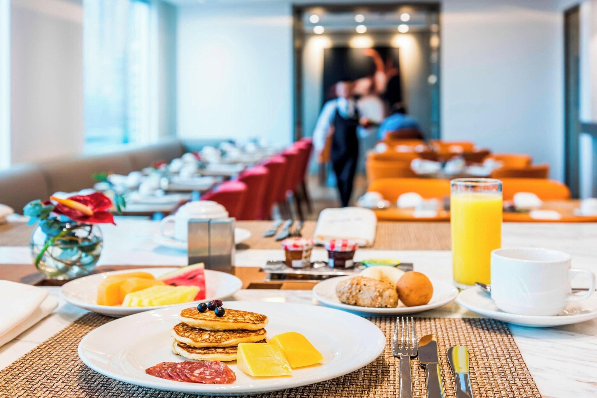 Double Deluxe King Bed