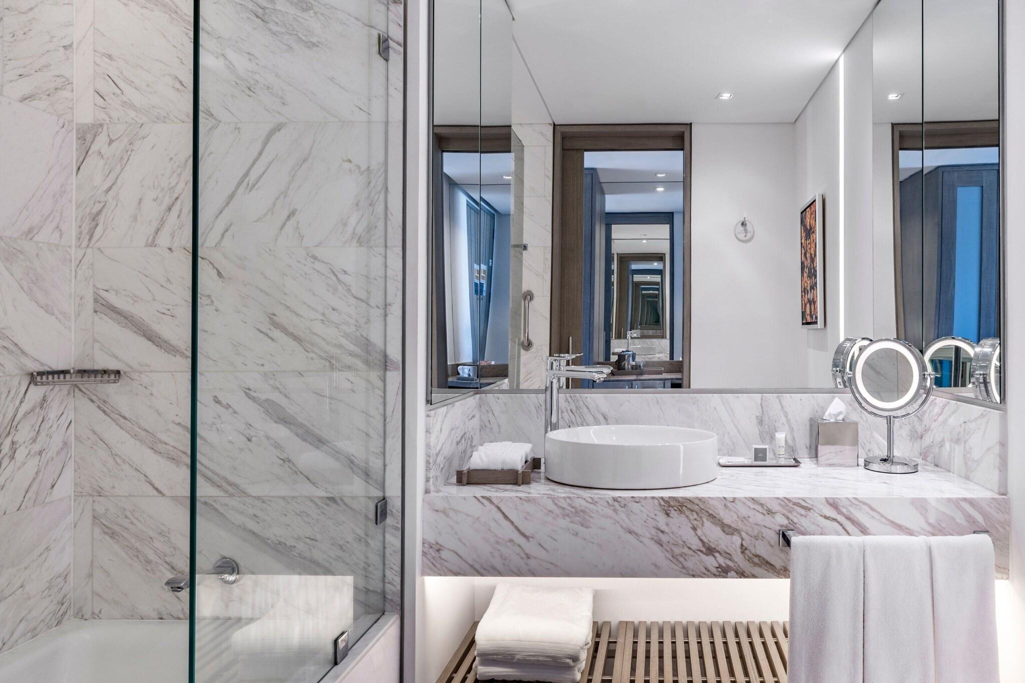 Double Deluxe King Bed