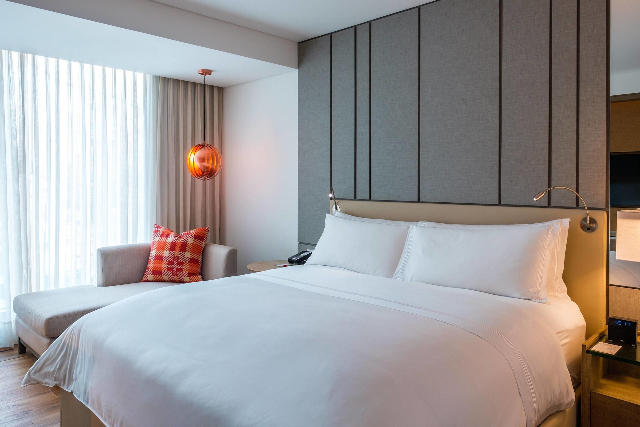 Double Deluxe King Bed