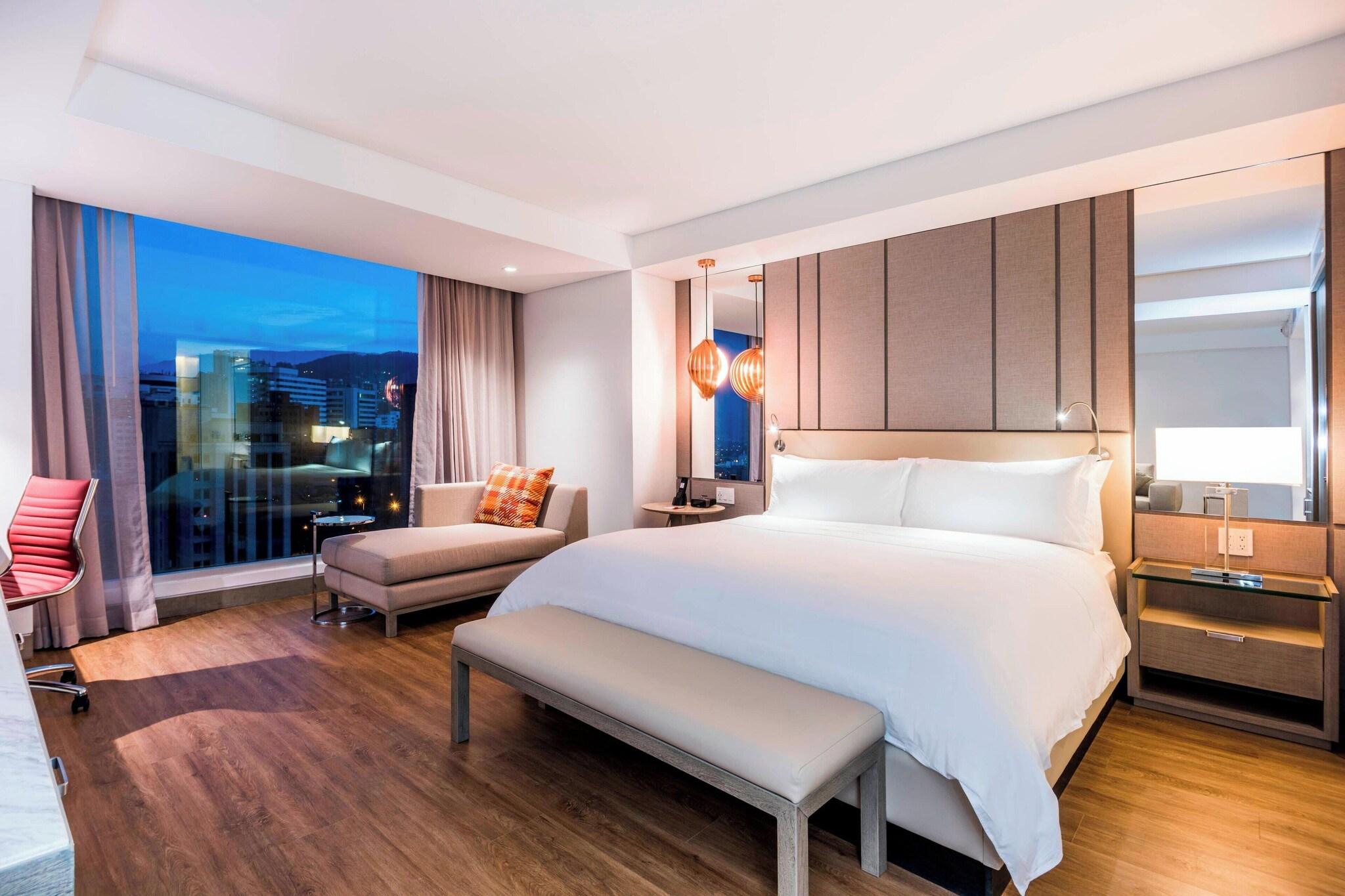 Double Deluxe King Bed