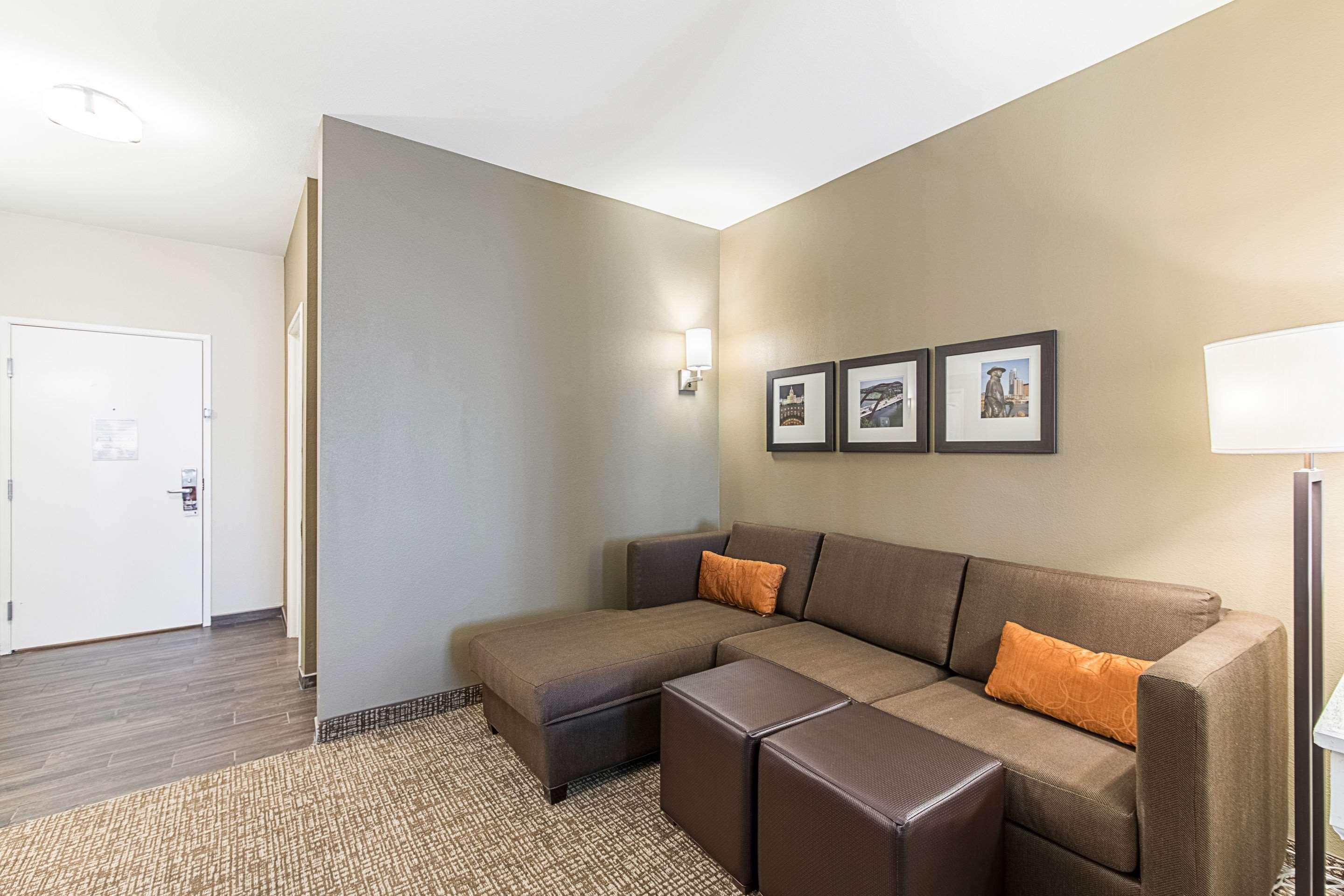 Suite Two Queen Beds Non Smoking