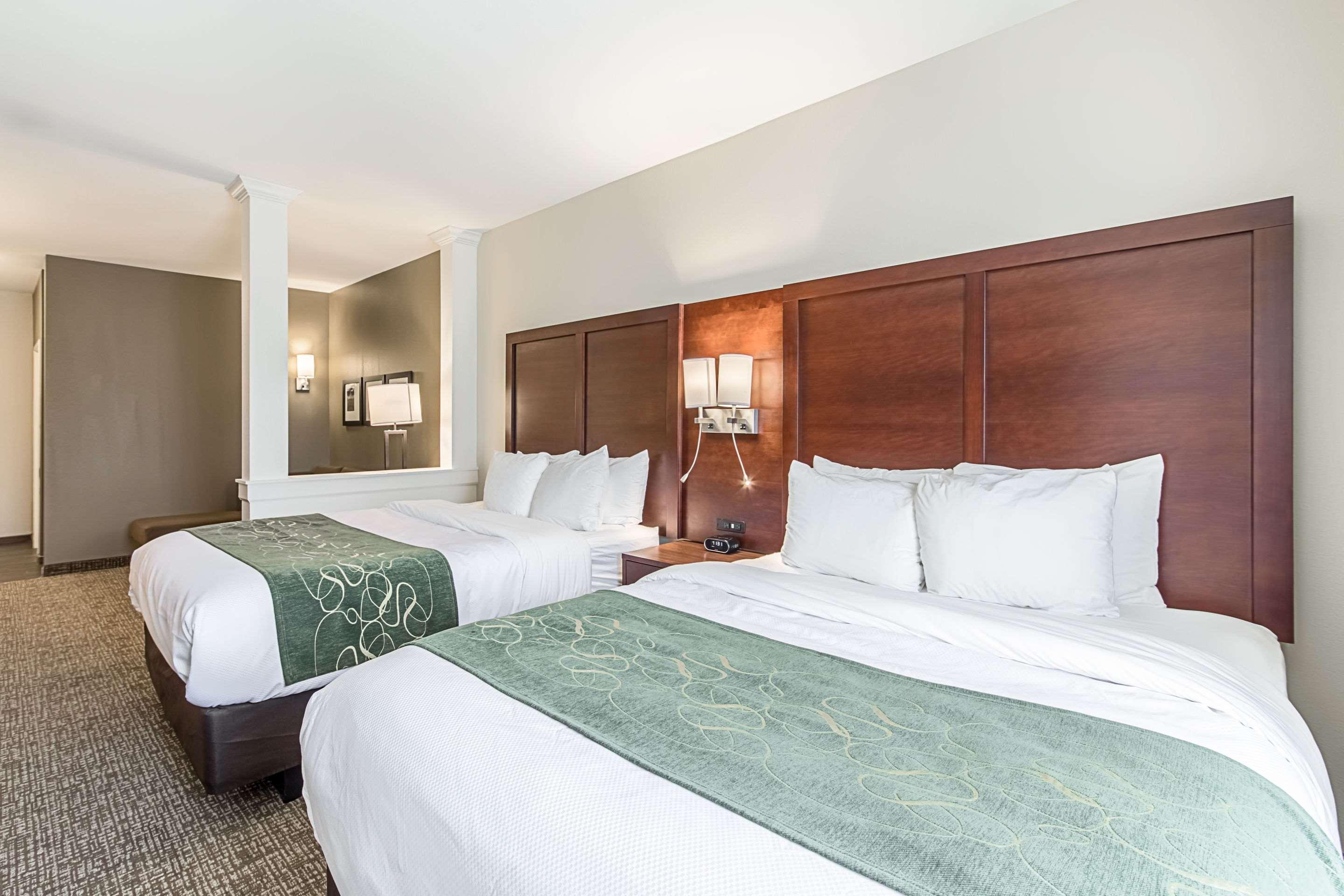 Suite Two Queen Beds Non Smoking