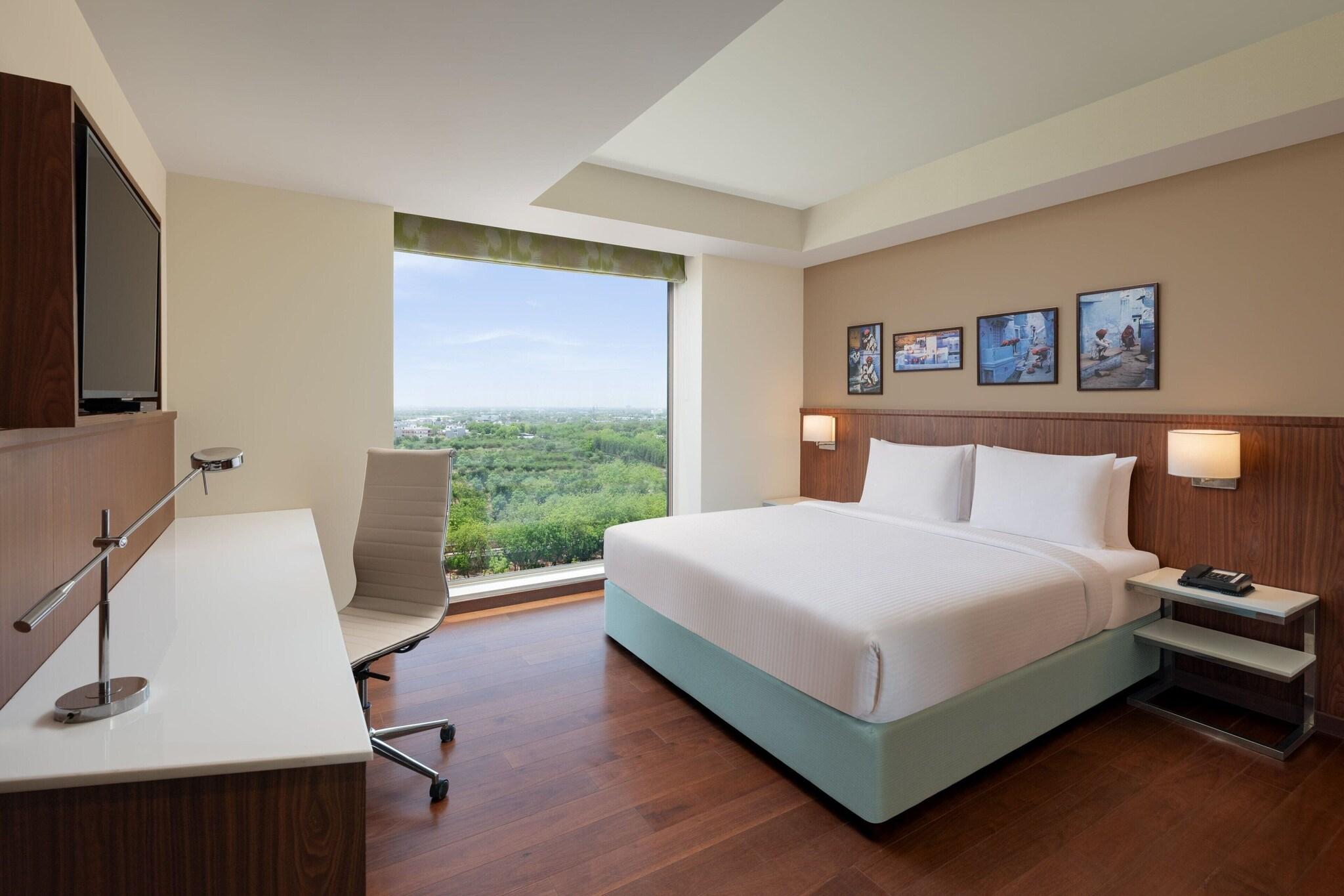 Suite City View King Bed