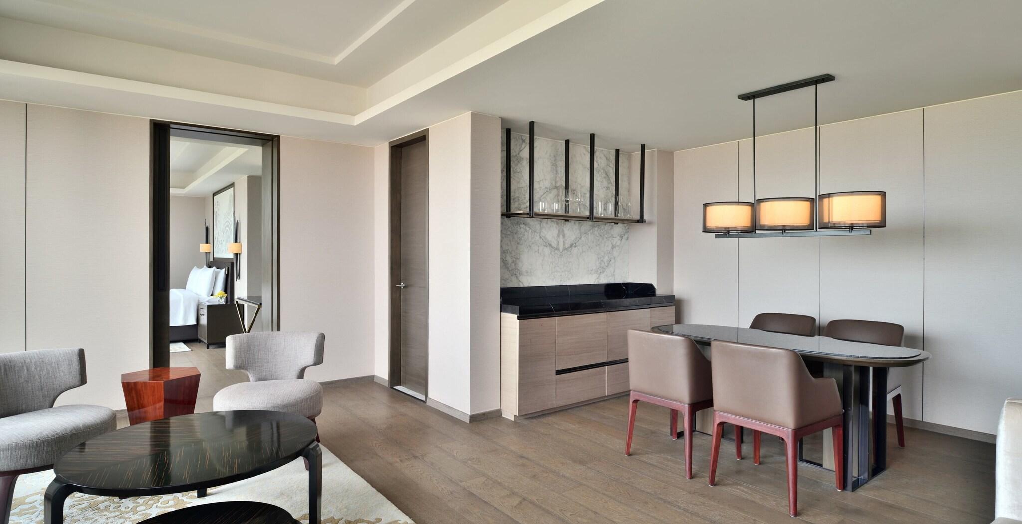 Suite Deluxe King Bed