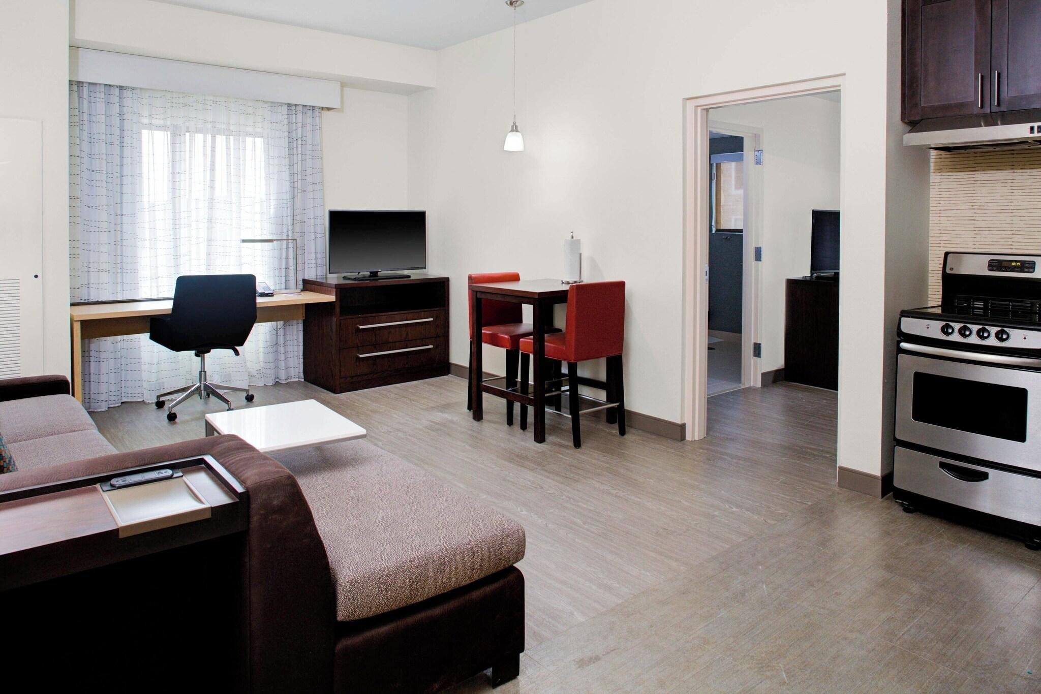 Suite Accessible King Size Bed