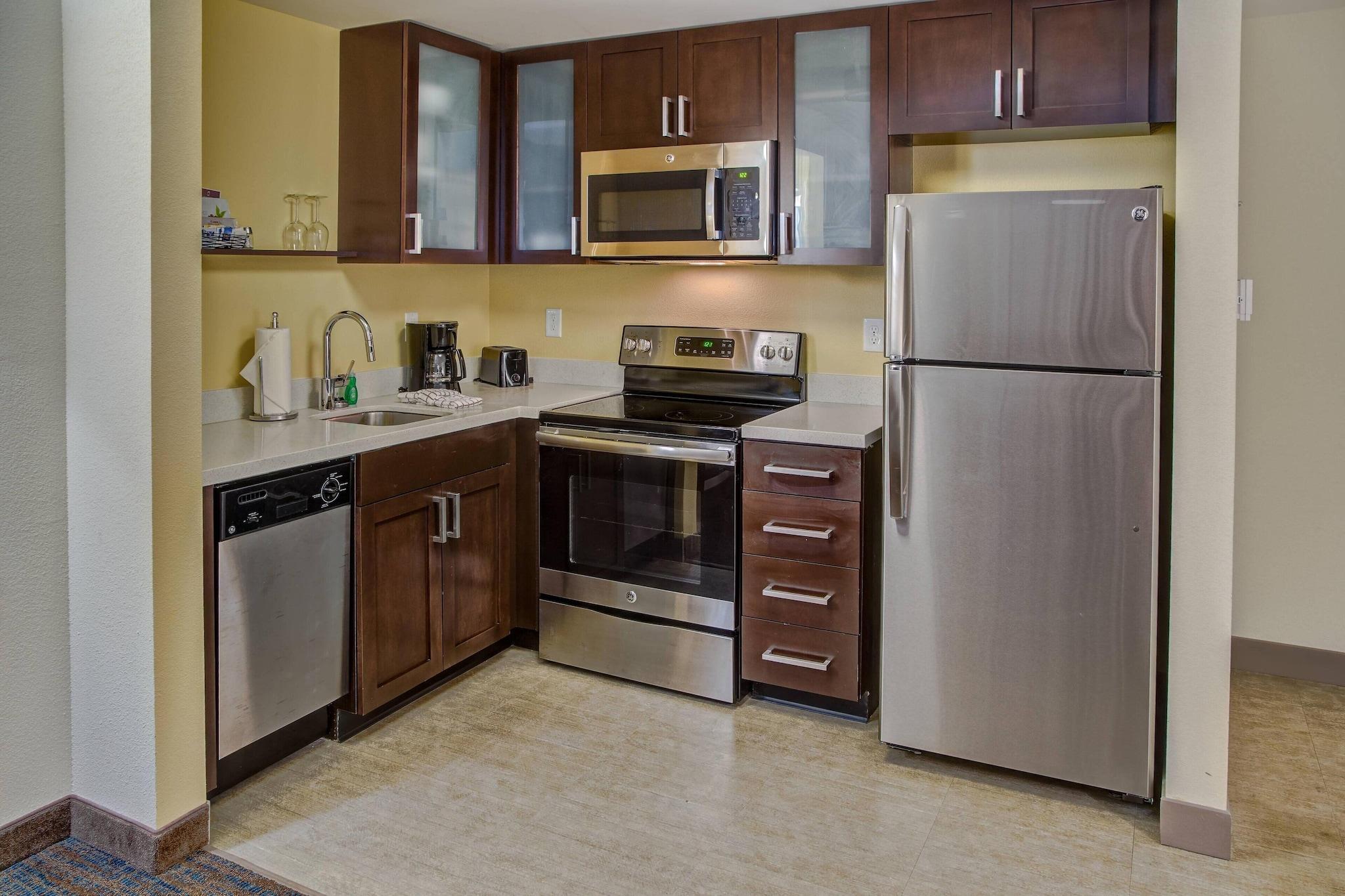 Studio Accessible King Size Bed