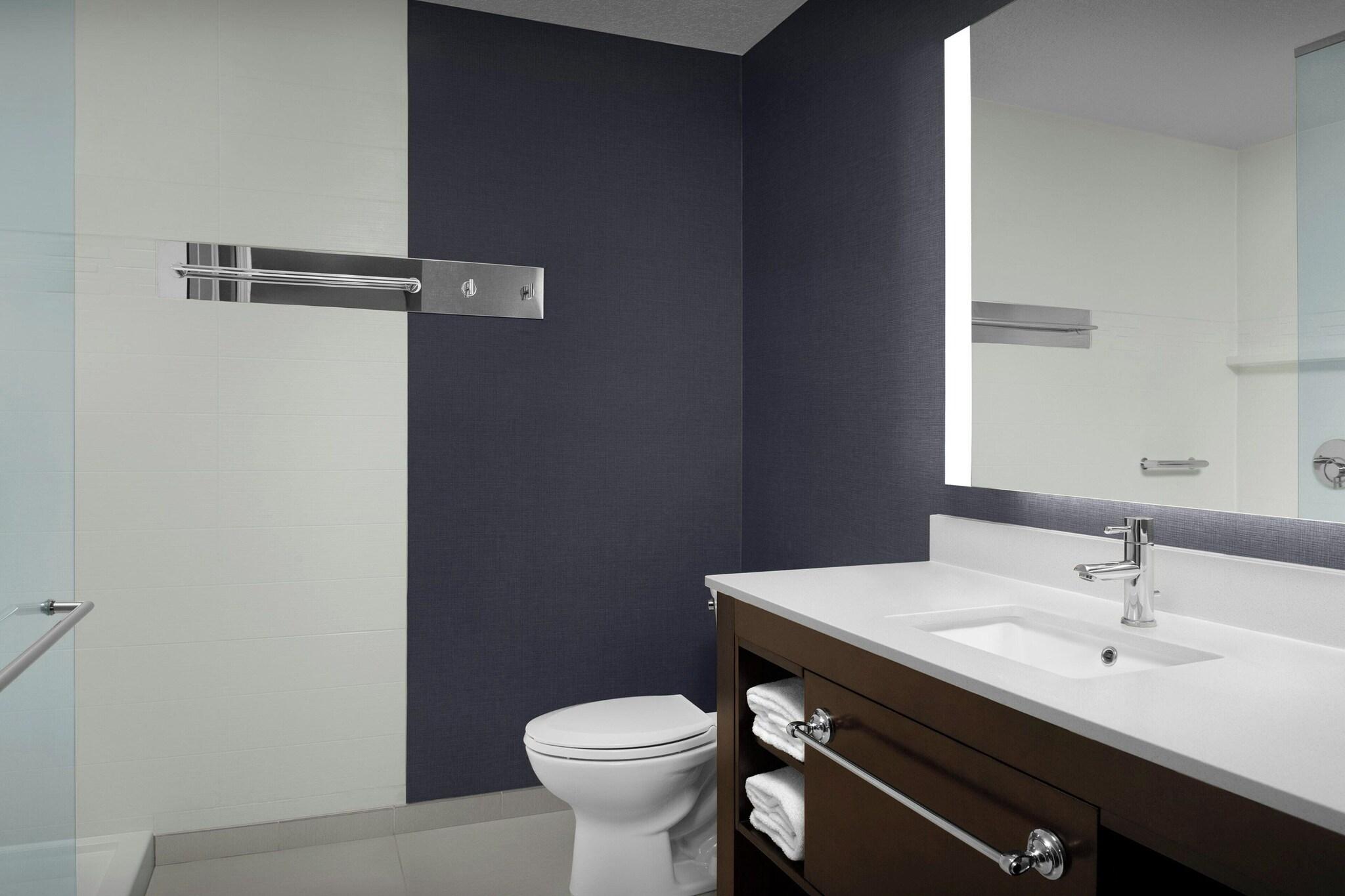 Studio Accessible King Size Bed