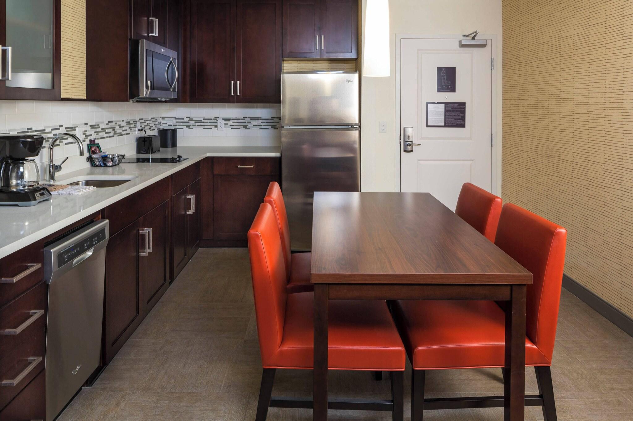 Suite Two Queen Beds One Bedroom