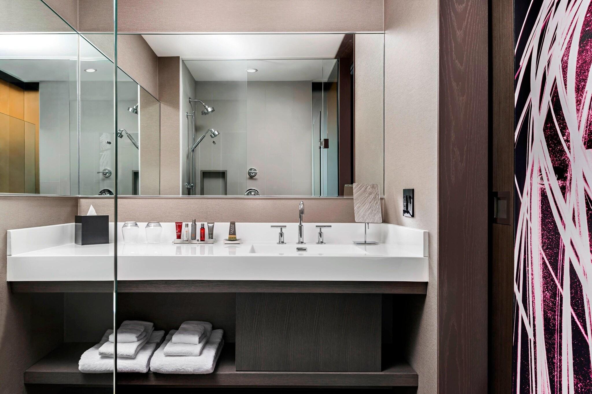 Quadruple Two Queen Beds Non Smoking