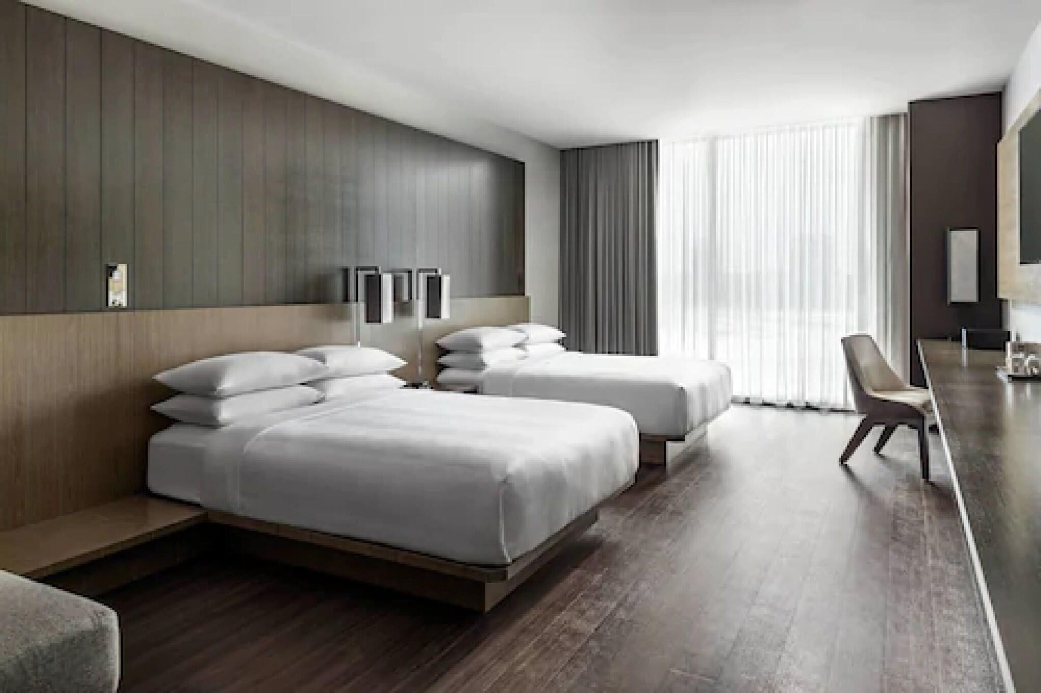 Quadruple Club Two Queen Beds