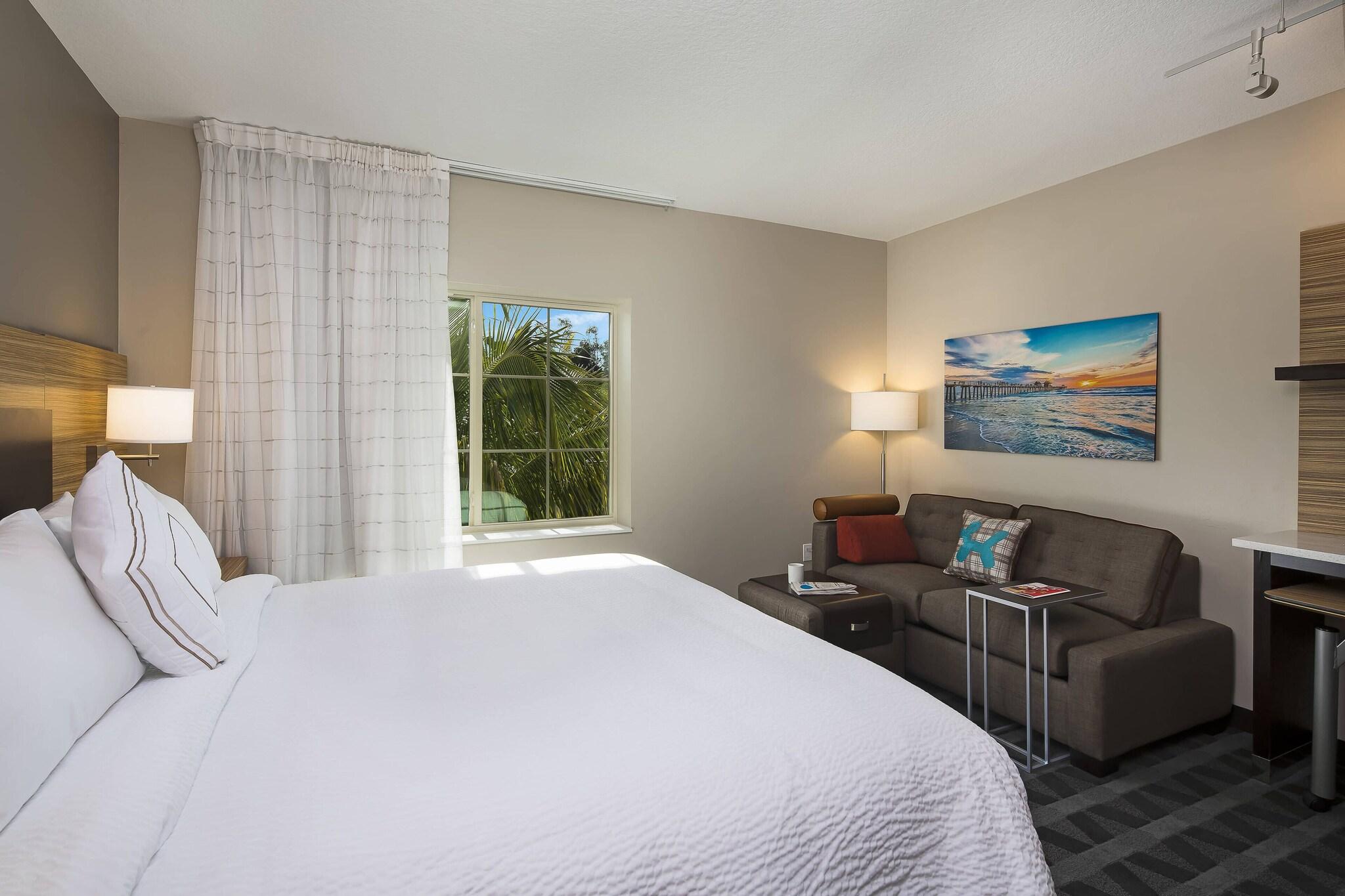 Studio King Size Bed