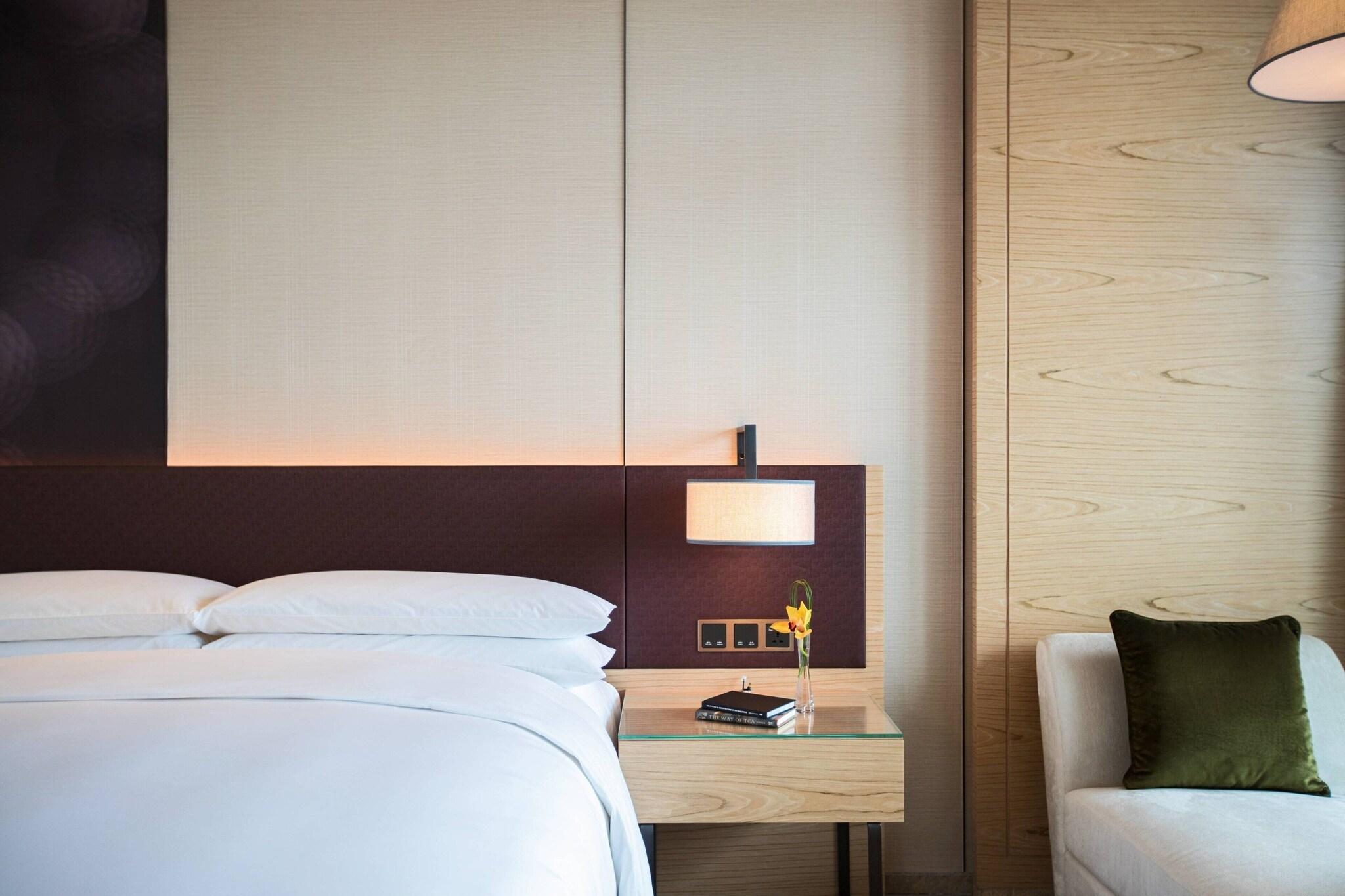 Double Club King Bed