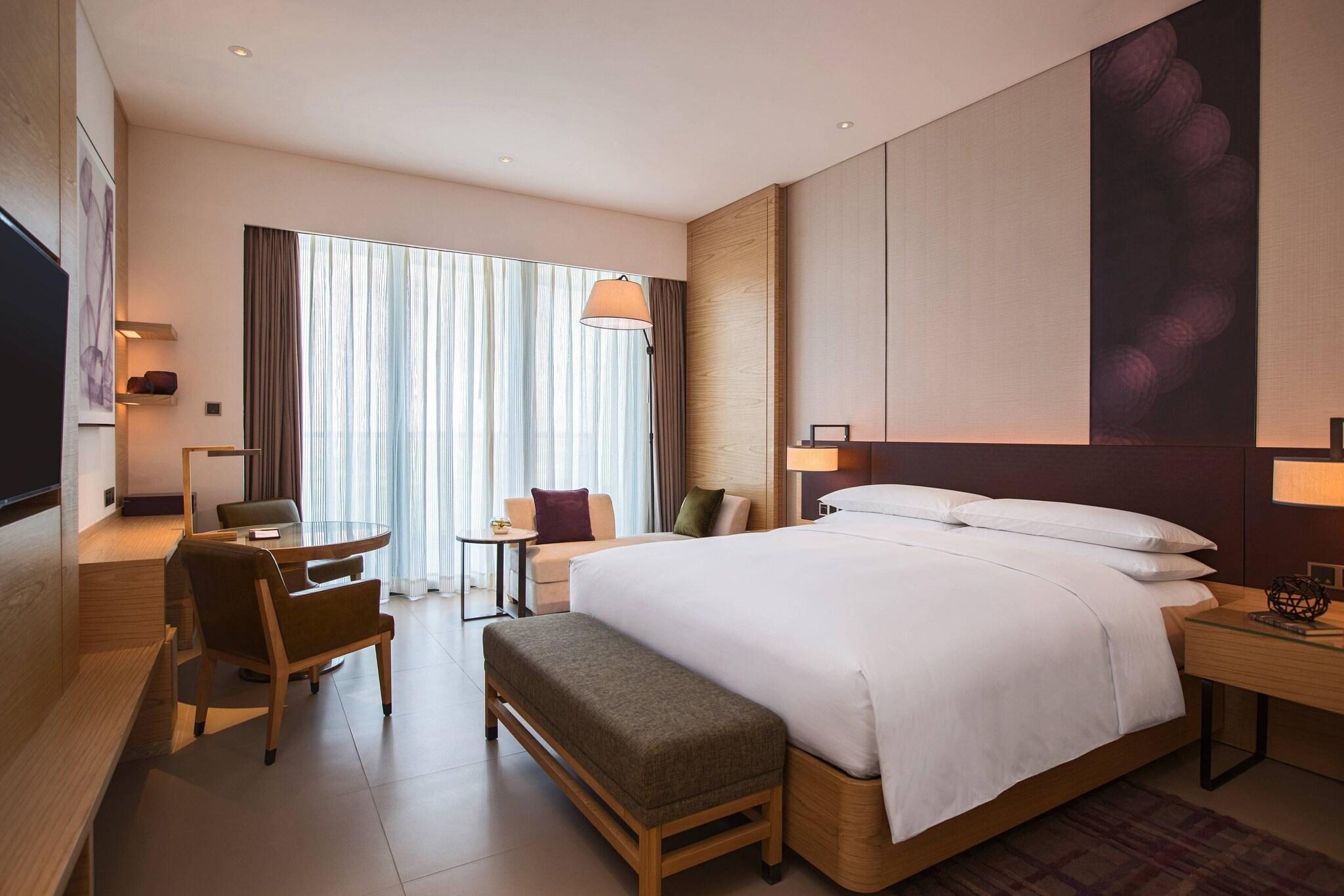 Double Club King Bed