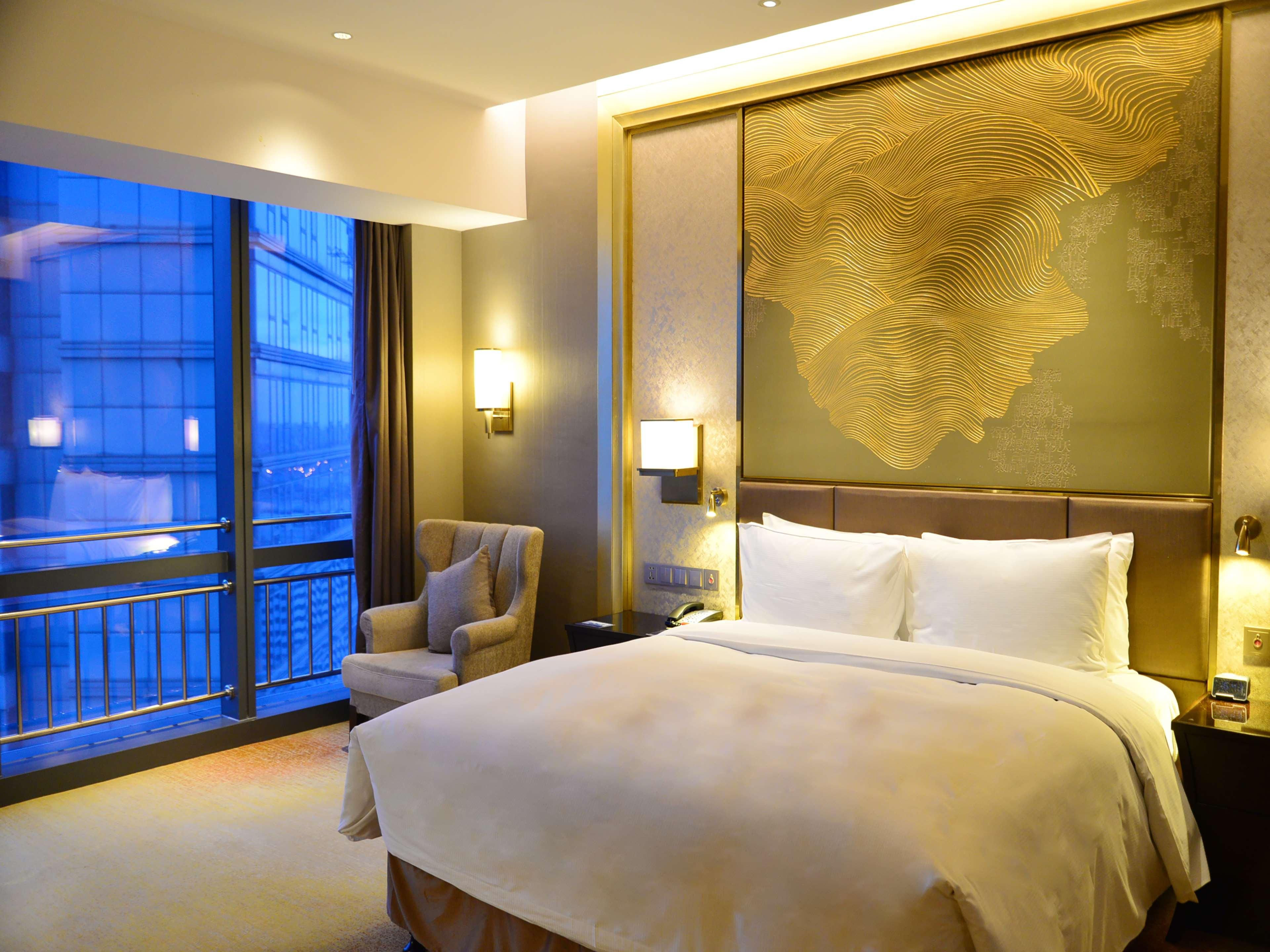 Double Accessible King Size Bed