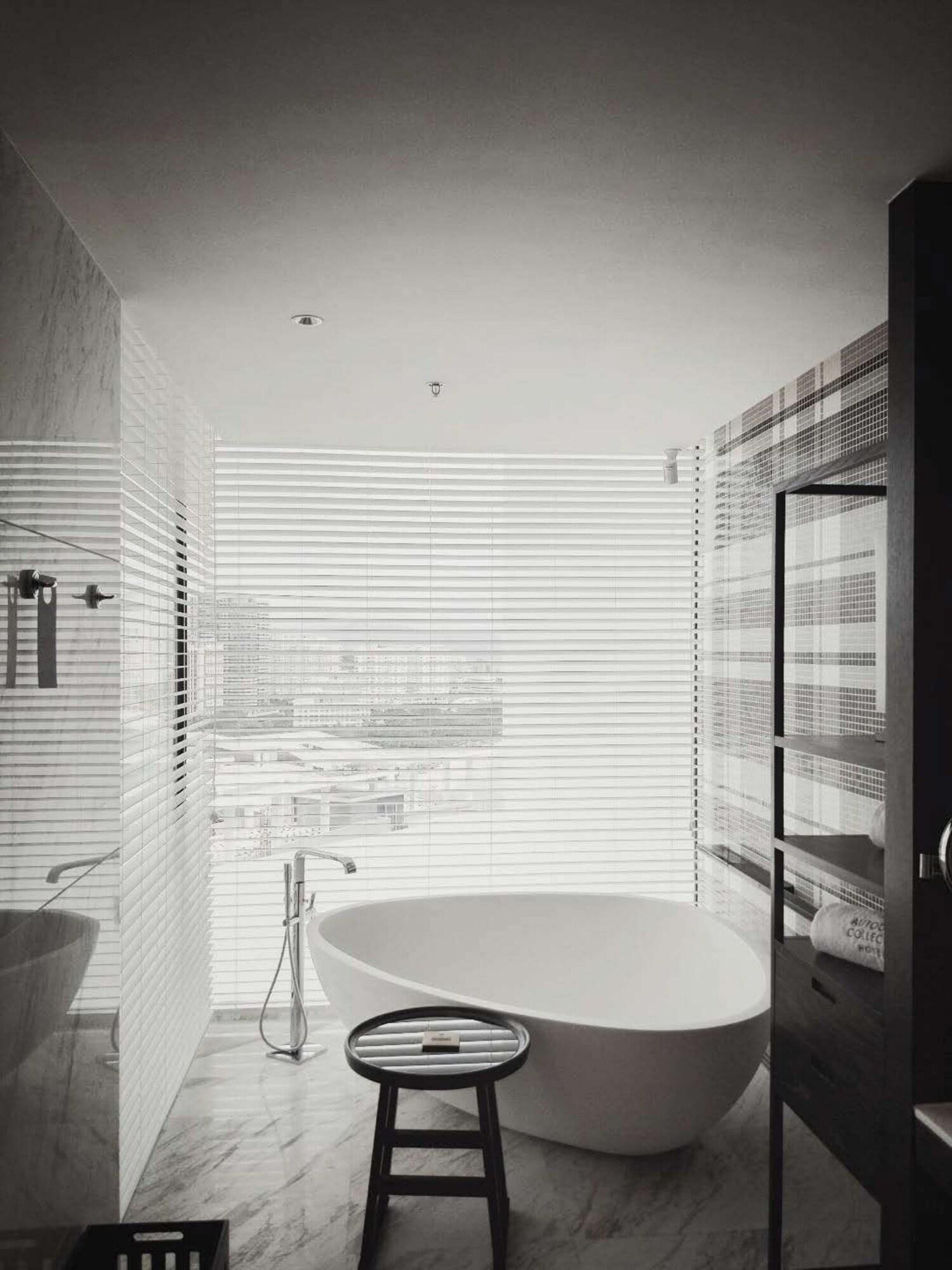 Double City View King Bed