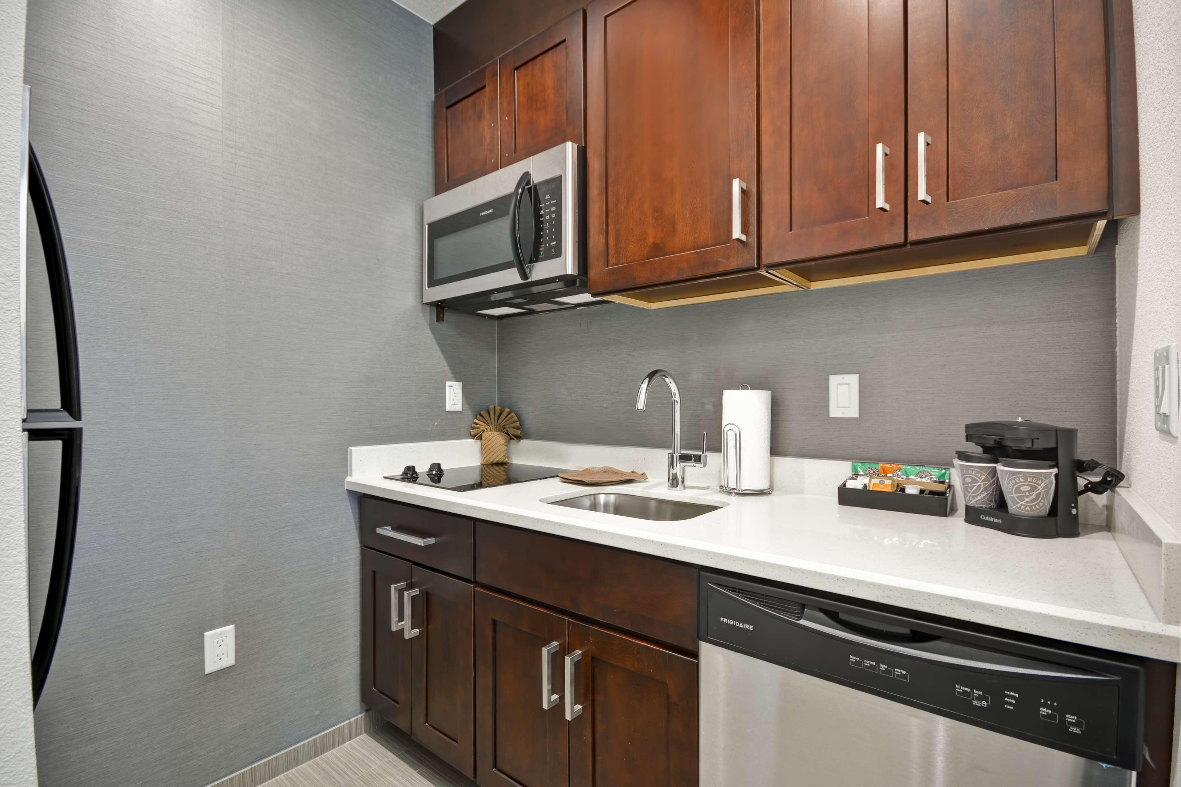 Suite Two Queen Beds One Bedroom