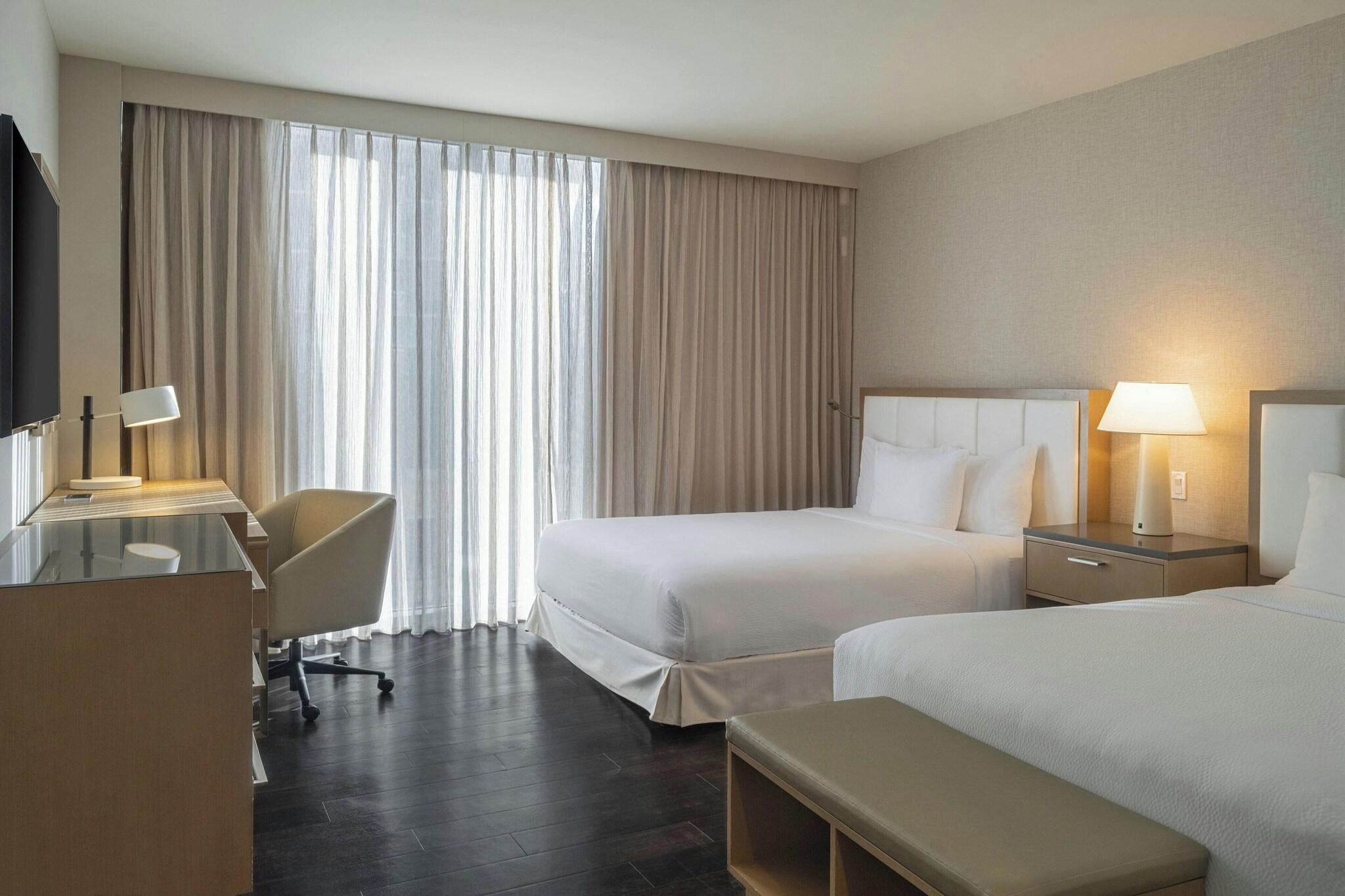 Studio Two Queen Beds