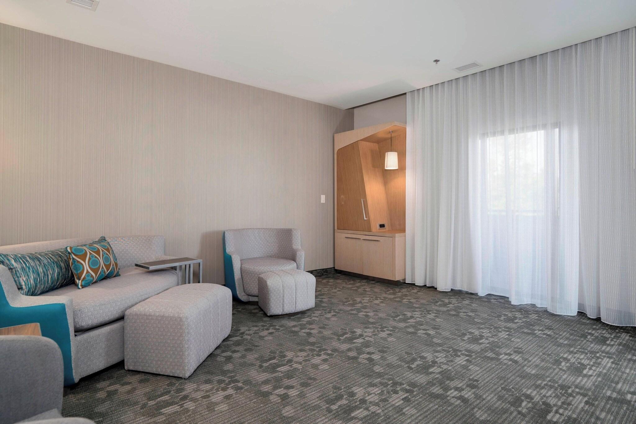 Suite Accessible King Size Bed