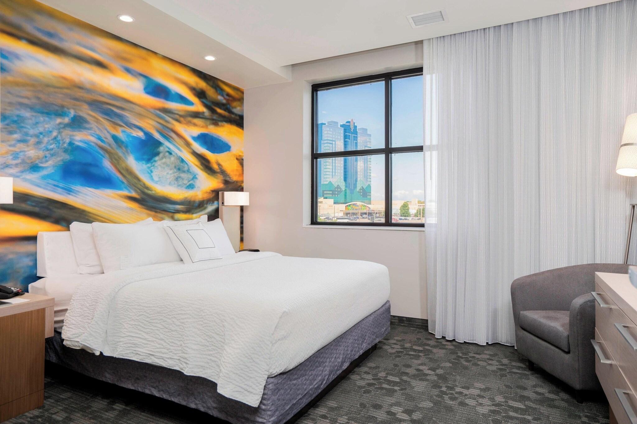 Suite Accessible King Size Bed