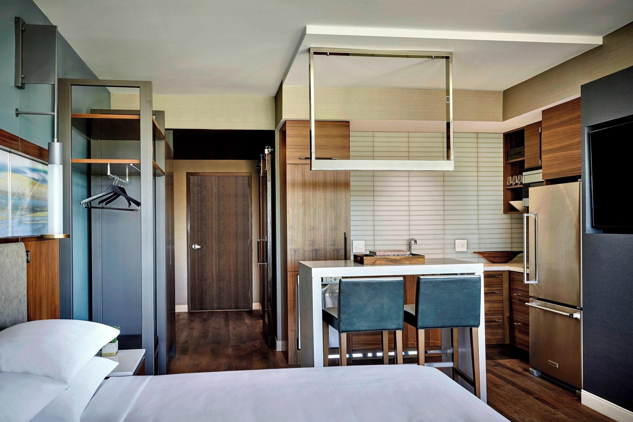Suite Accessible with Kitchenette