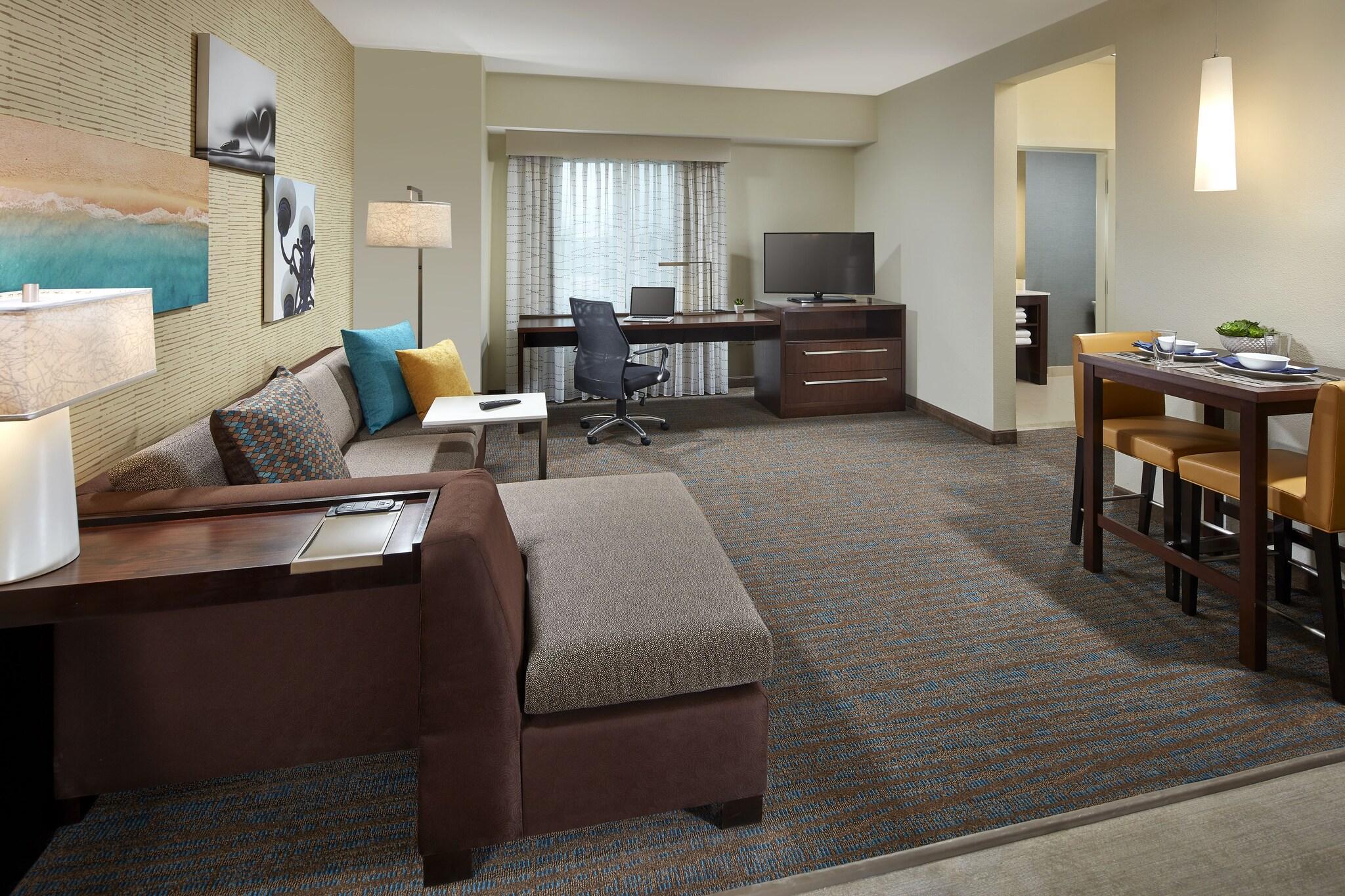 Suite Accessible King Size Bed