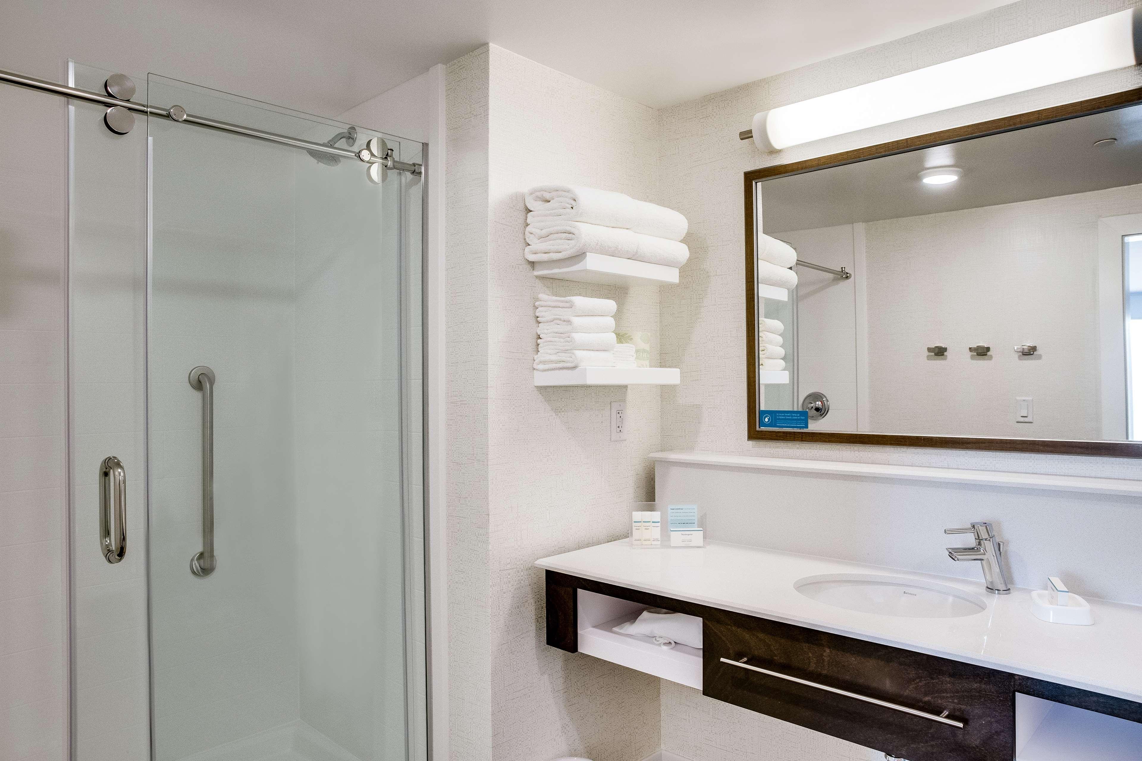 Suite City View King Bed