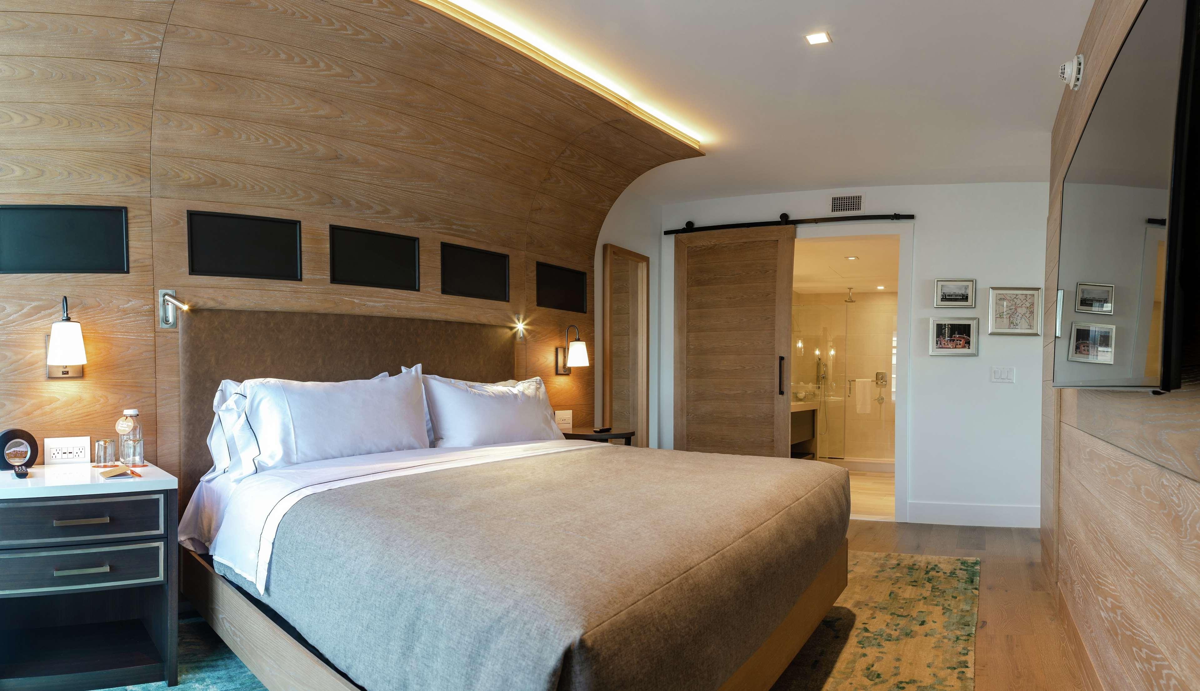 Suite King Bed One Bedroom 