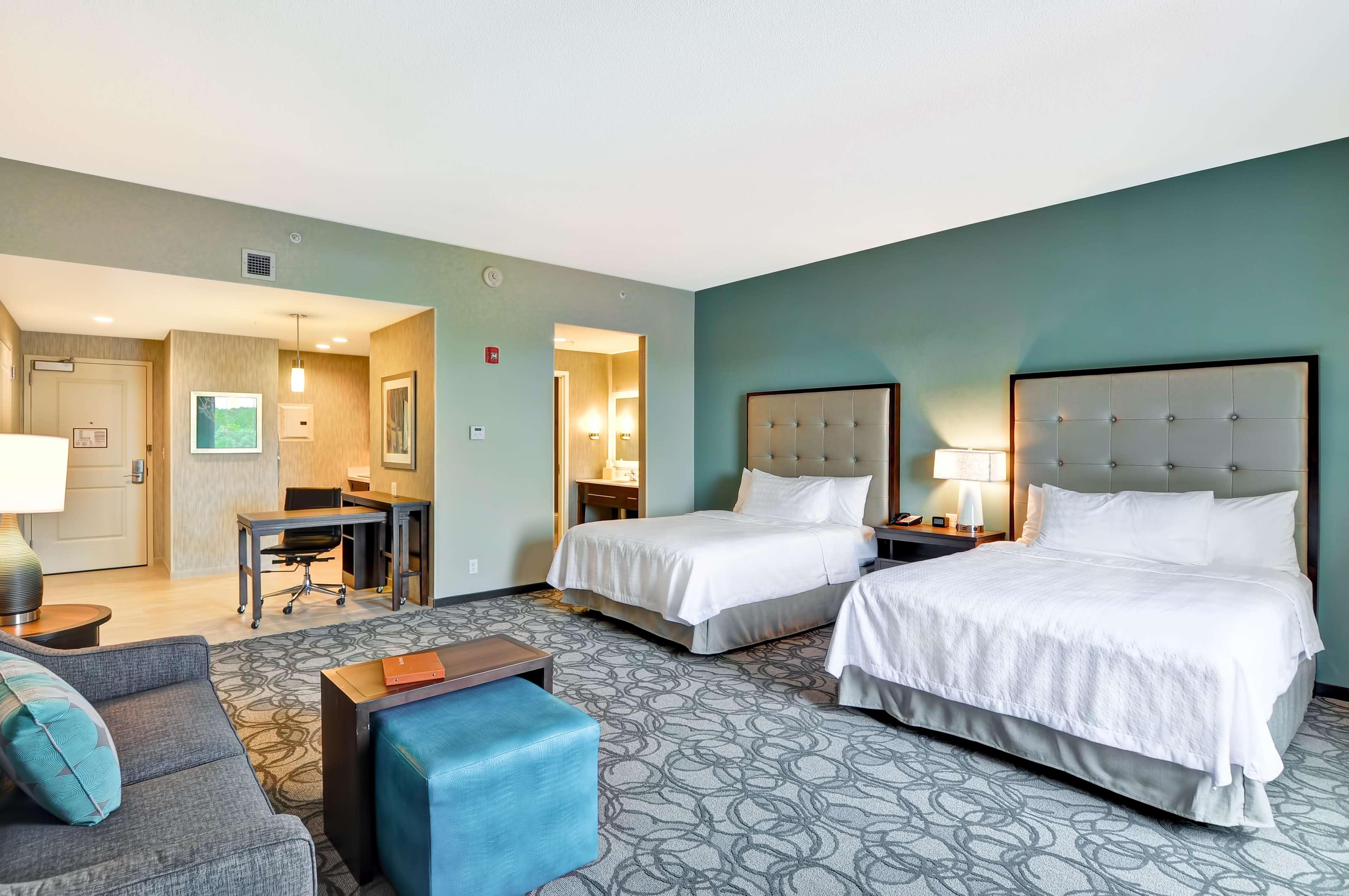 Studio Two Queen Beds