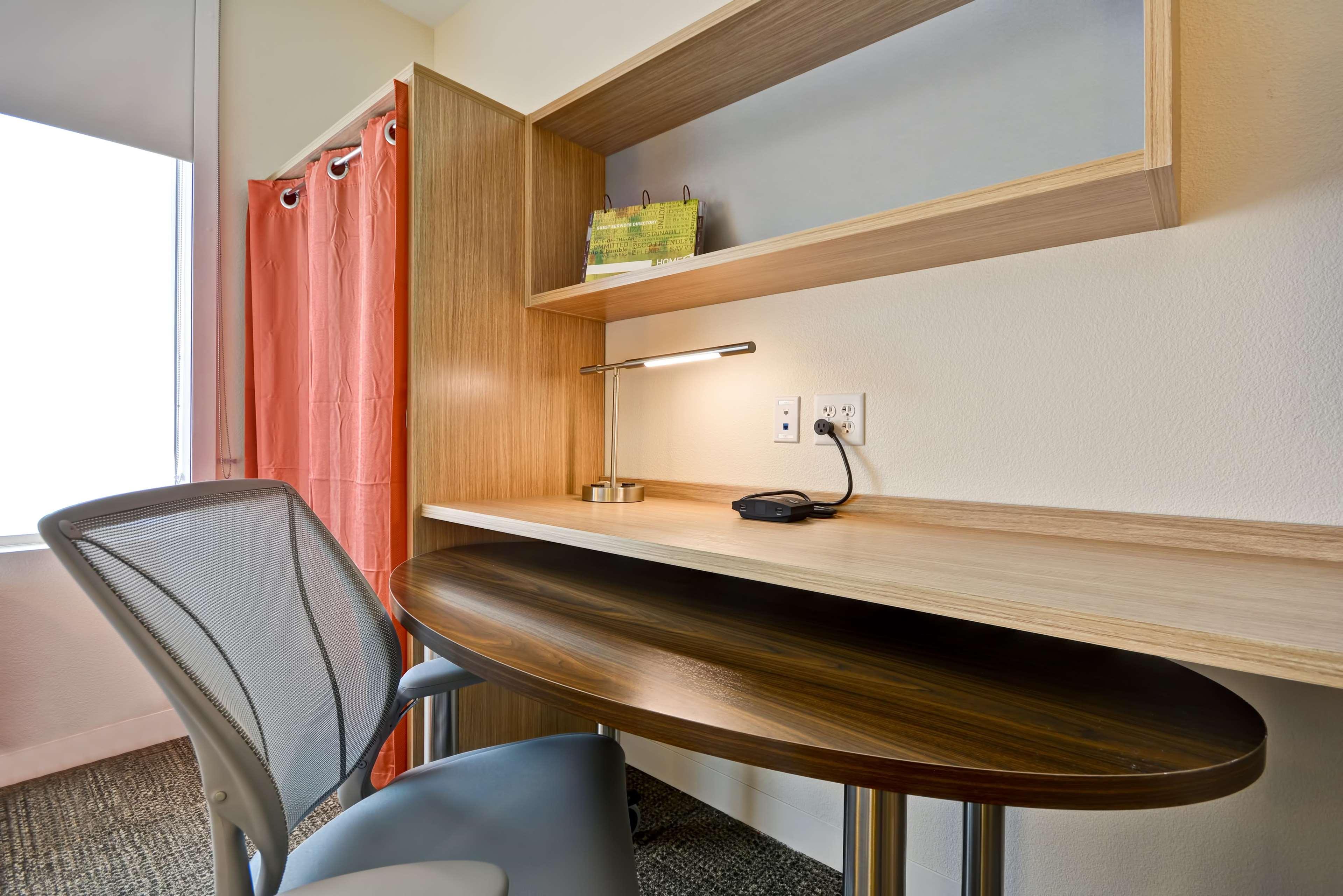 Studio Two Queen Beds