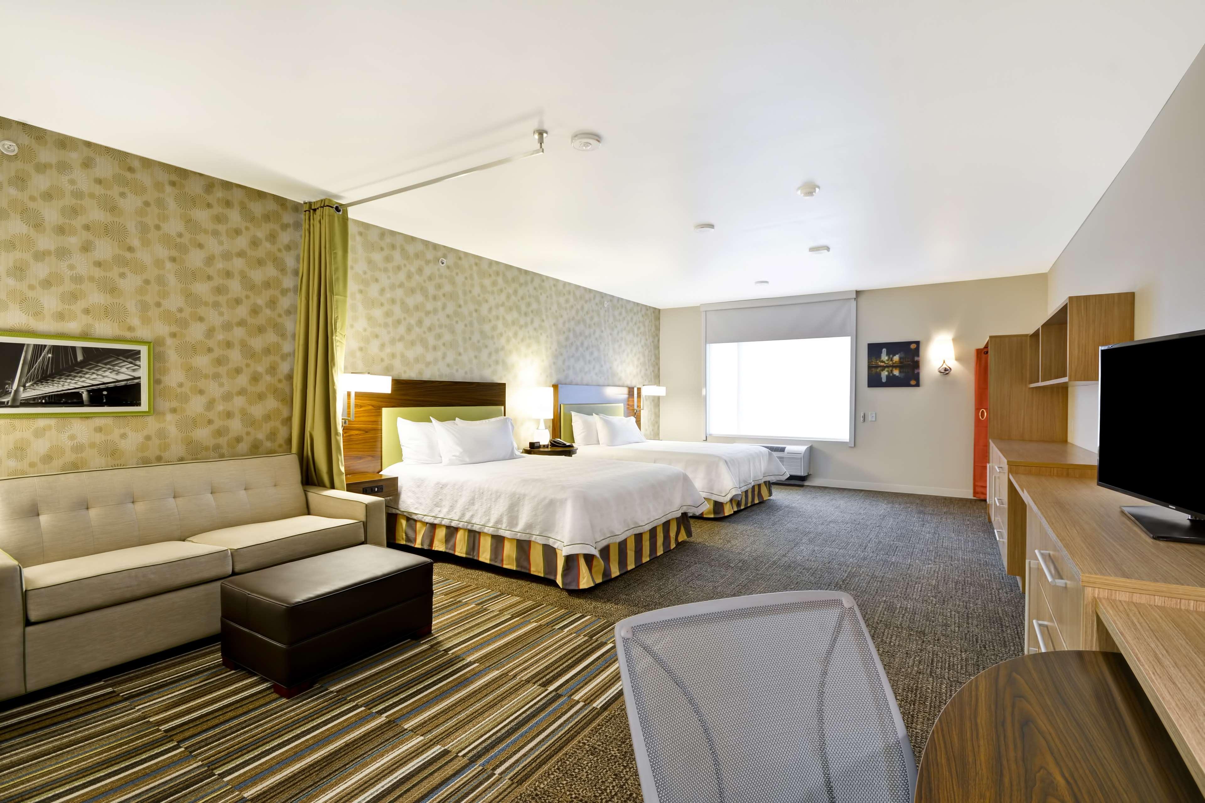 Studio Two Queen Beds Non Smoking