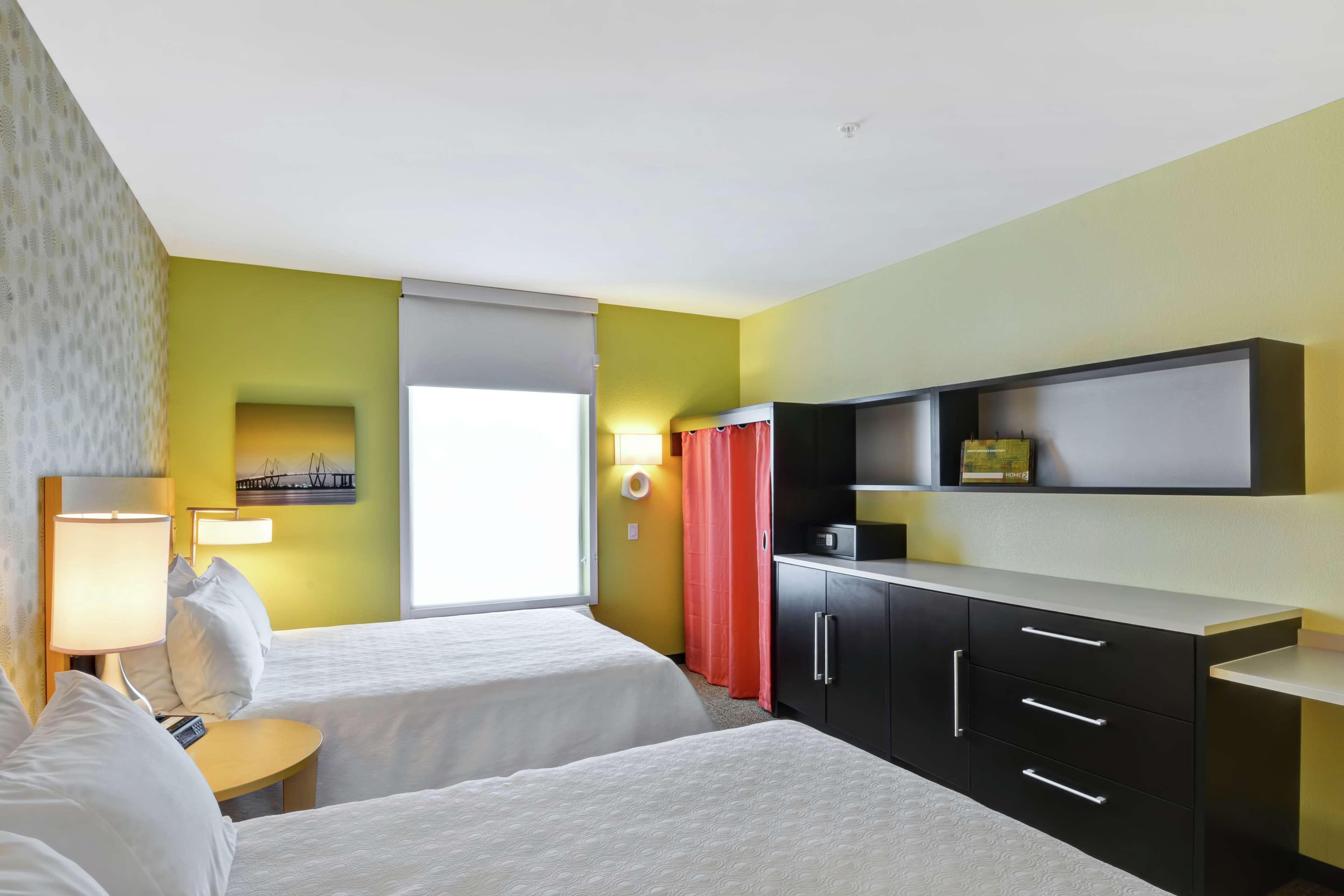 Studio Two Queen Beds Non Smoking